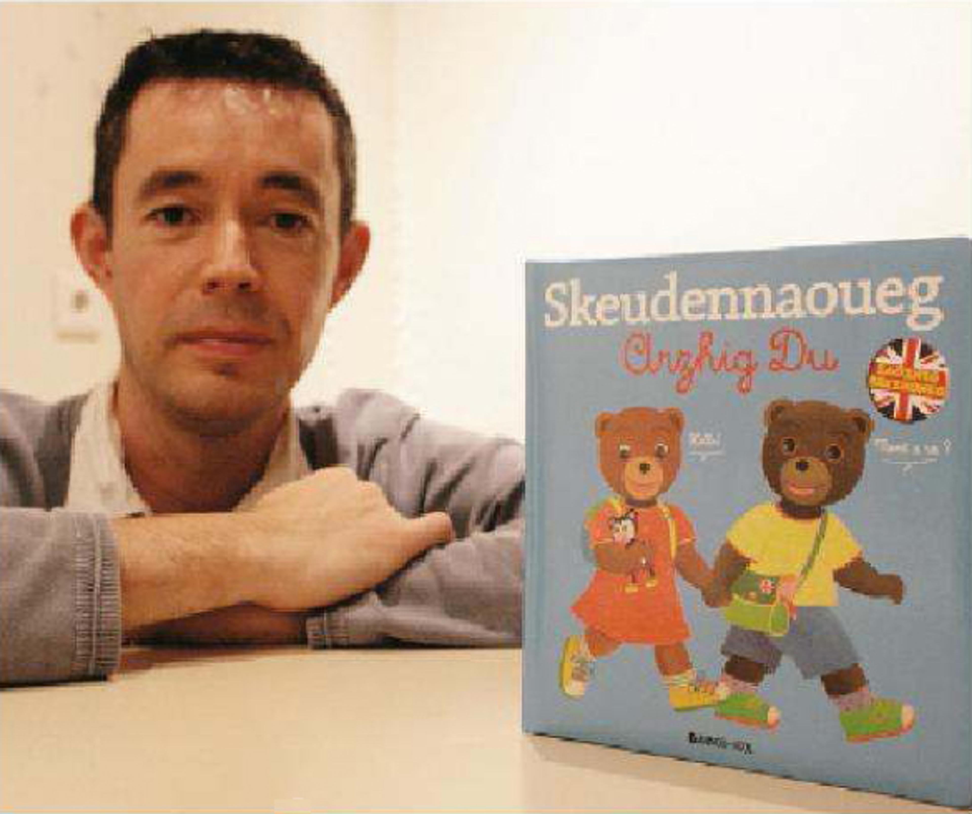 Il publie un imagier breton/anglais