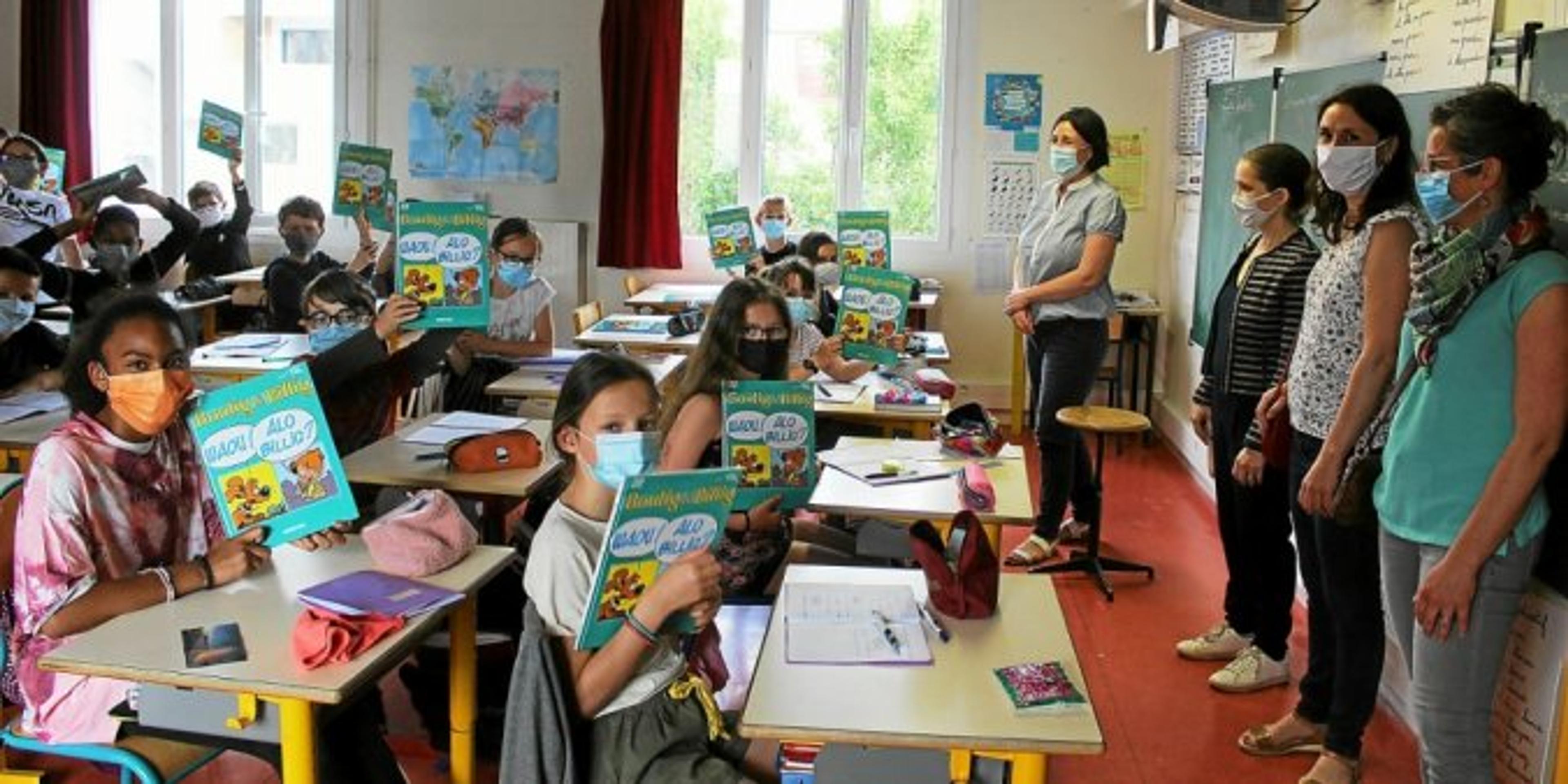 À Guipavas, les élèves en filière breton de l’école Louis-Pergaud reçoivent un cadeau