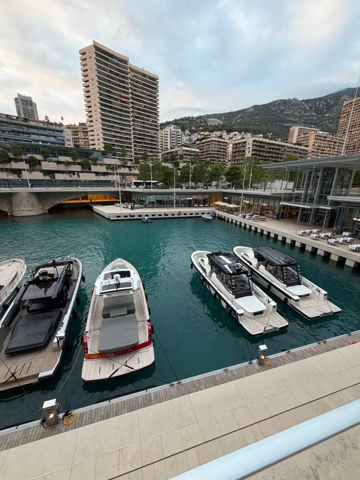 Acquisition UHNW en Yachting & Immobilier de Prestige : La Fin du Marketing d'Opinion