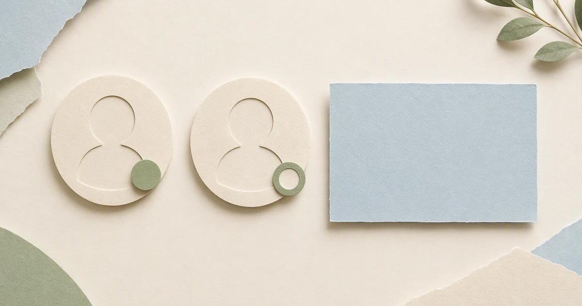 Two generic paper profile discs have a solid green status marker and a hollow green status marker beside a blank message card.