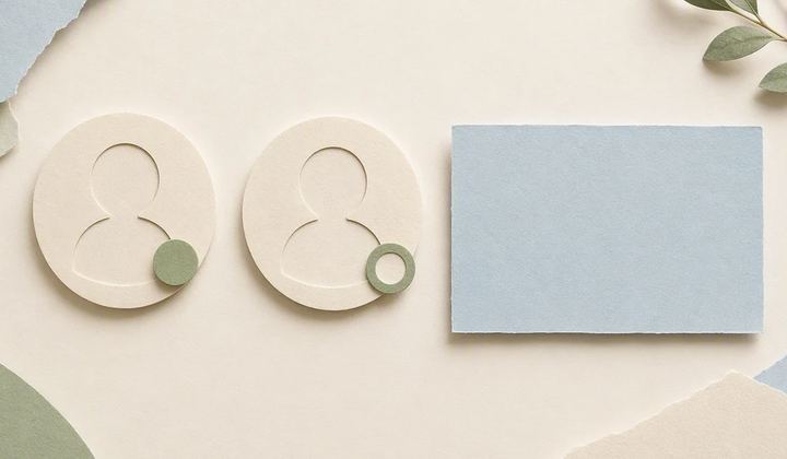 Two generic paper profile discs have a solid green status marker and a hollow green status marker beside a blank message card.