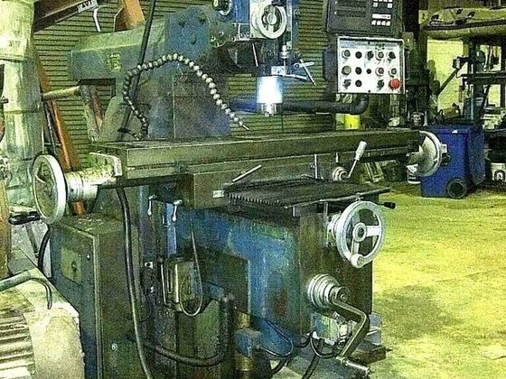 Milling machine vert 10x50 First Bridgeport type 40 spdl 3 ax Feeds DRO