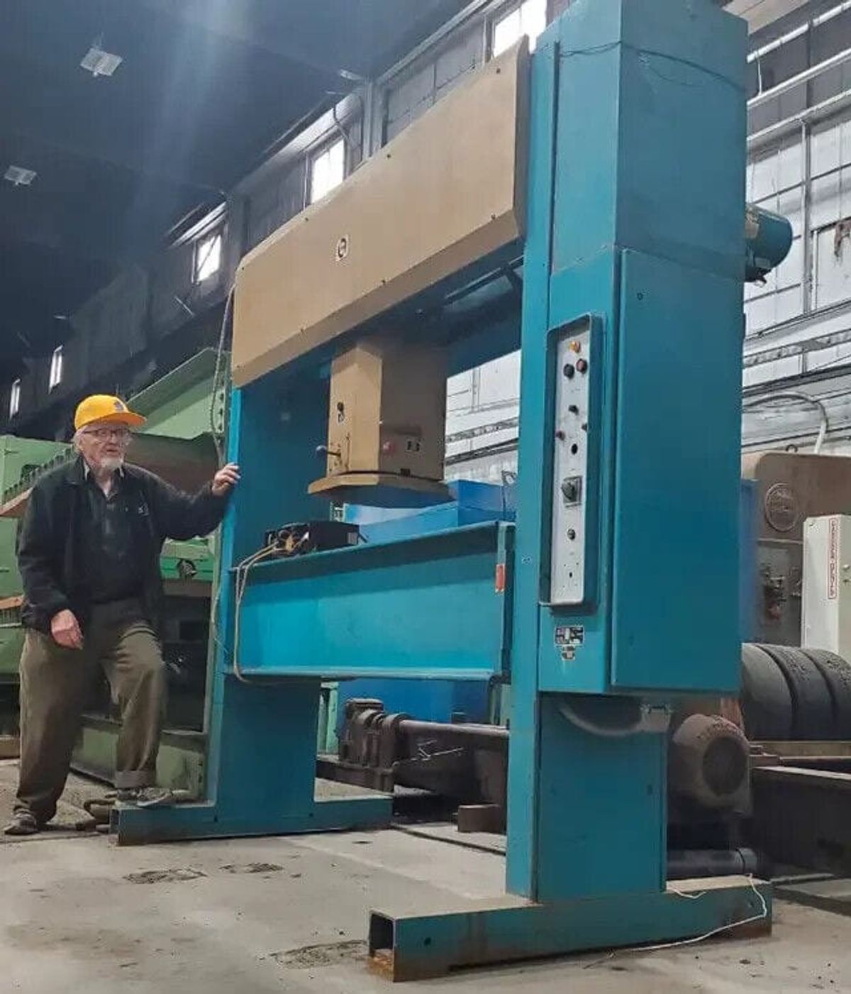 USM-Travelling-head-clicker-press-die-cutting-press
