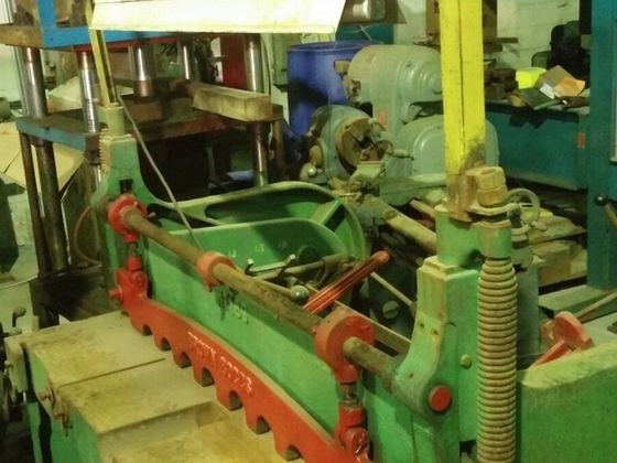 Brown Boggs GAP type. 16 Ga x 48″ Squaring Shear MANUAL,foot pedal , Rear-operatfed Back Gauge
