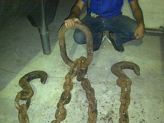 Sling, chain, 2-leg, 8 ft. 1-1/8in. Columbus-Mckinnon, no damage, little wear.