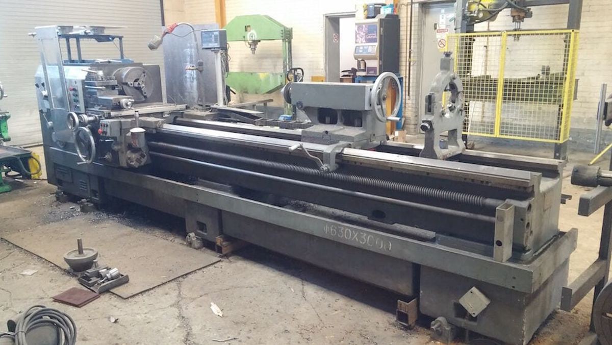 26" x 120" Engine Lathe, Digital ROs, 4″ bore