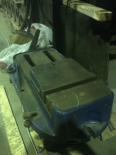 VISE 10" Milling or Shaper for heavy duty work all cast heavy duty