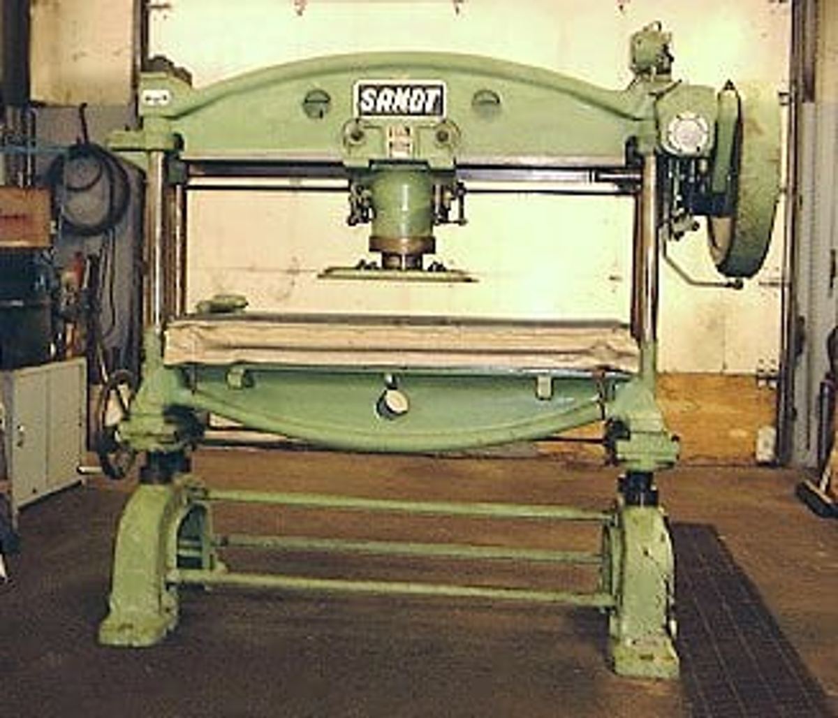 Travelling Head Press,15 tons  mech. SANDT  (Germany), with  Cutting Block
