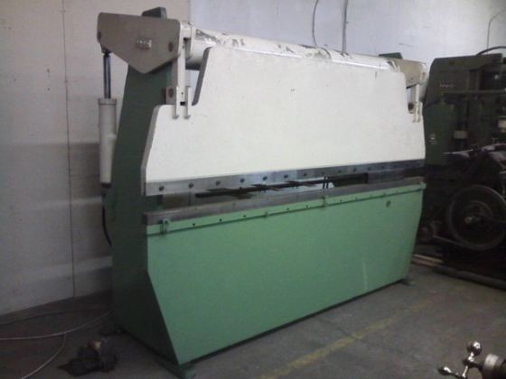 10 ft x 80 ton Press Brake Accurpress hydraulic, clean, works well.