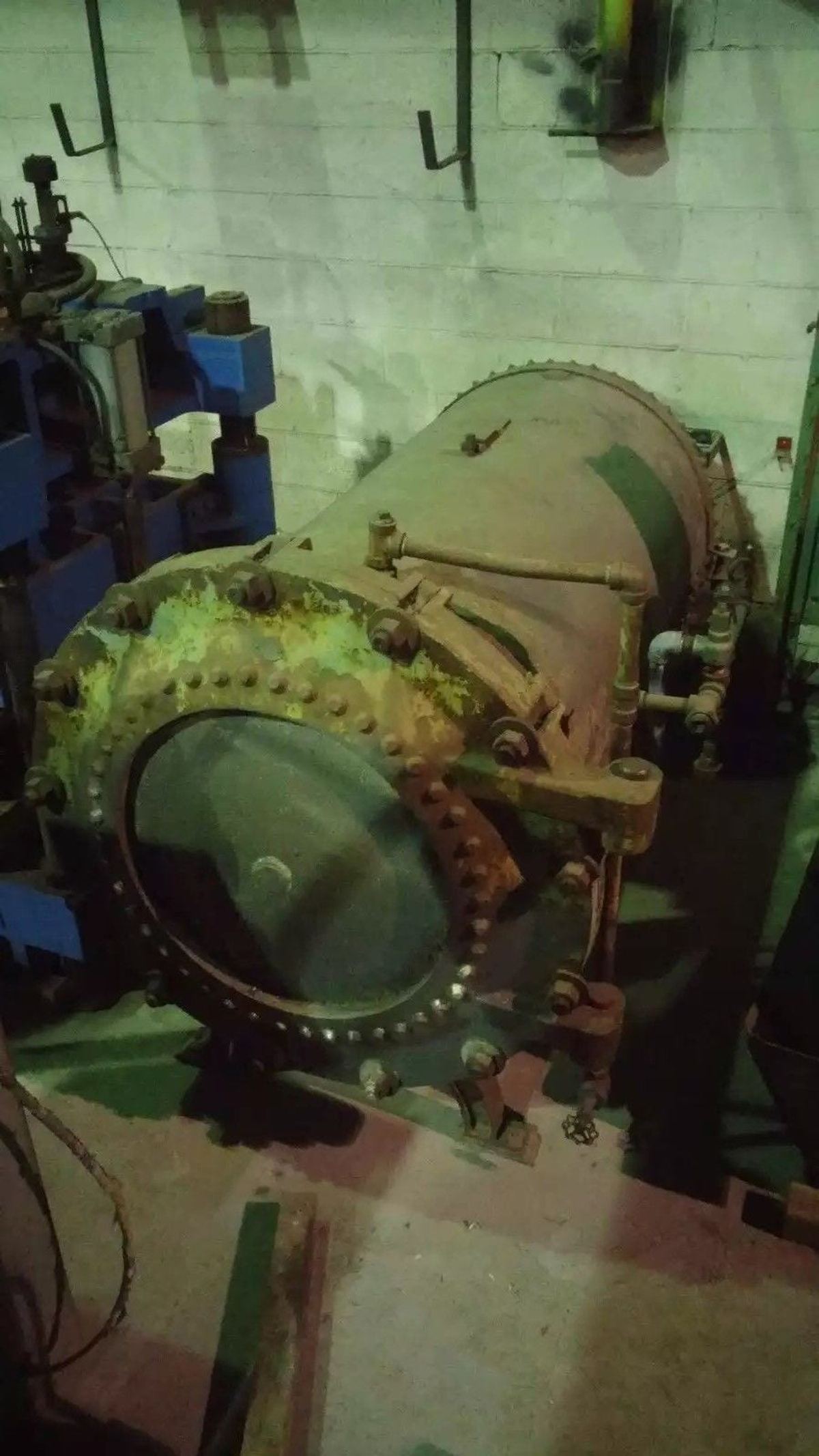 Autoclave 5' length x 28" diameter