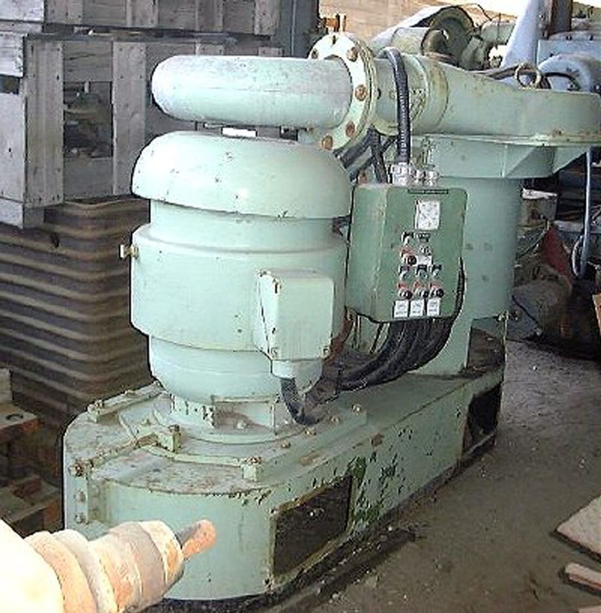 Hurricane pulverizer / crusher. 100HP, Variable-Feed auger