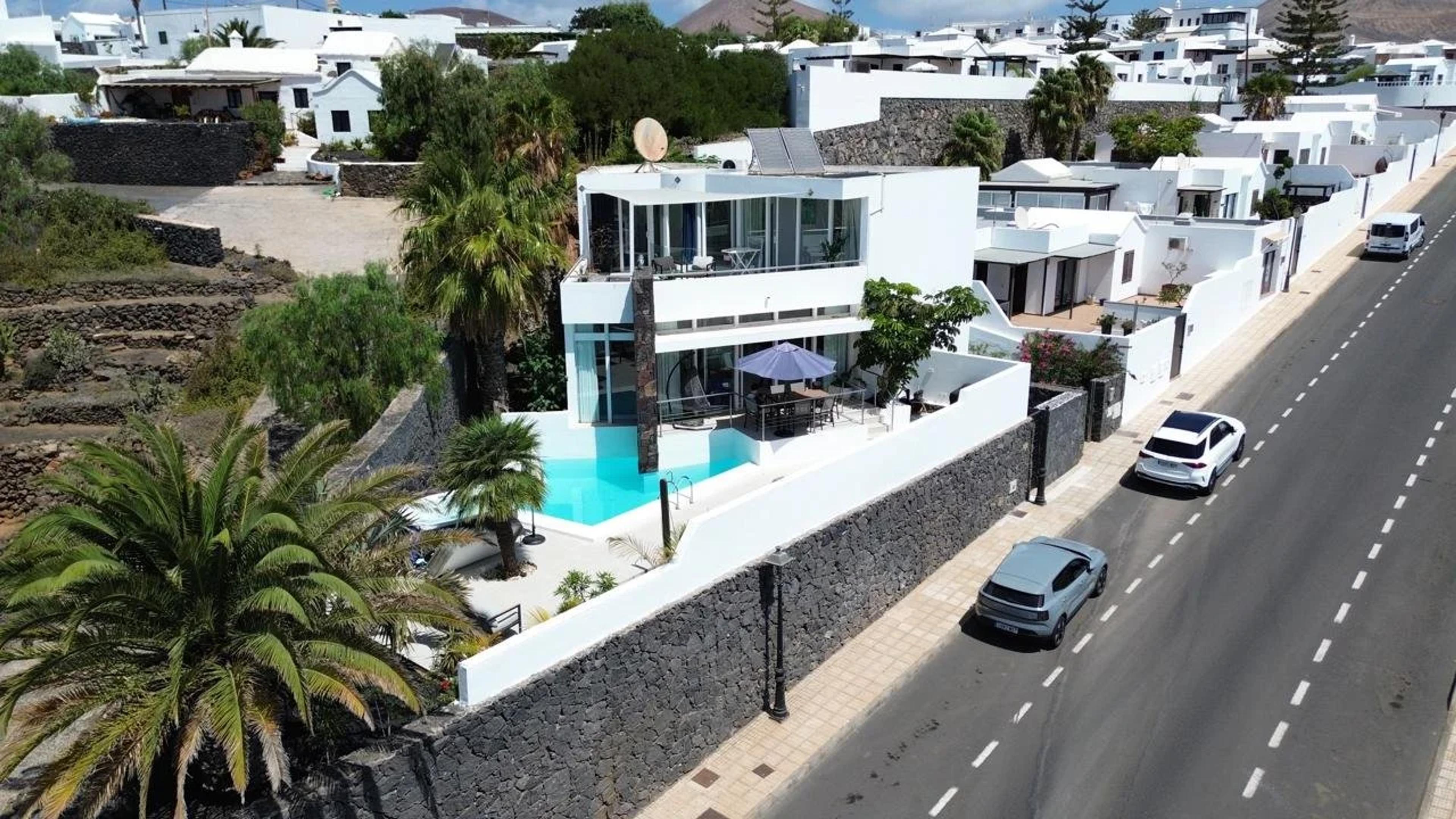 Architectural villa with Atlantic views, Tías — Tías (52)
