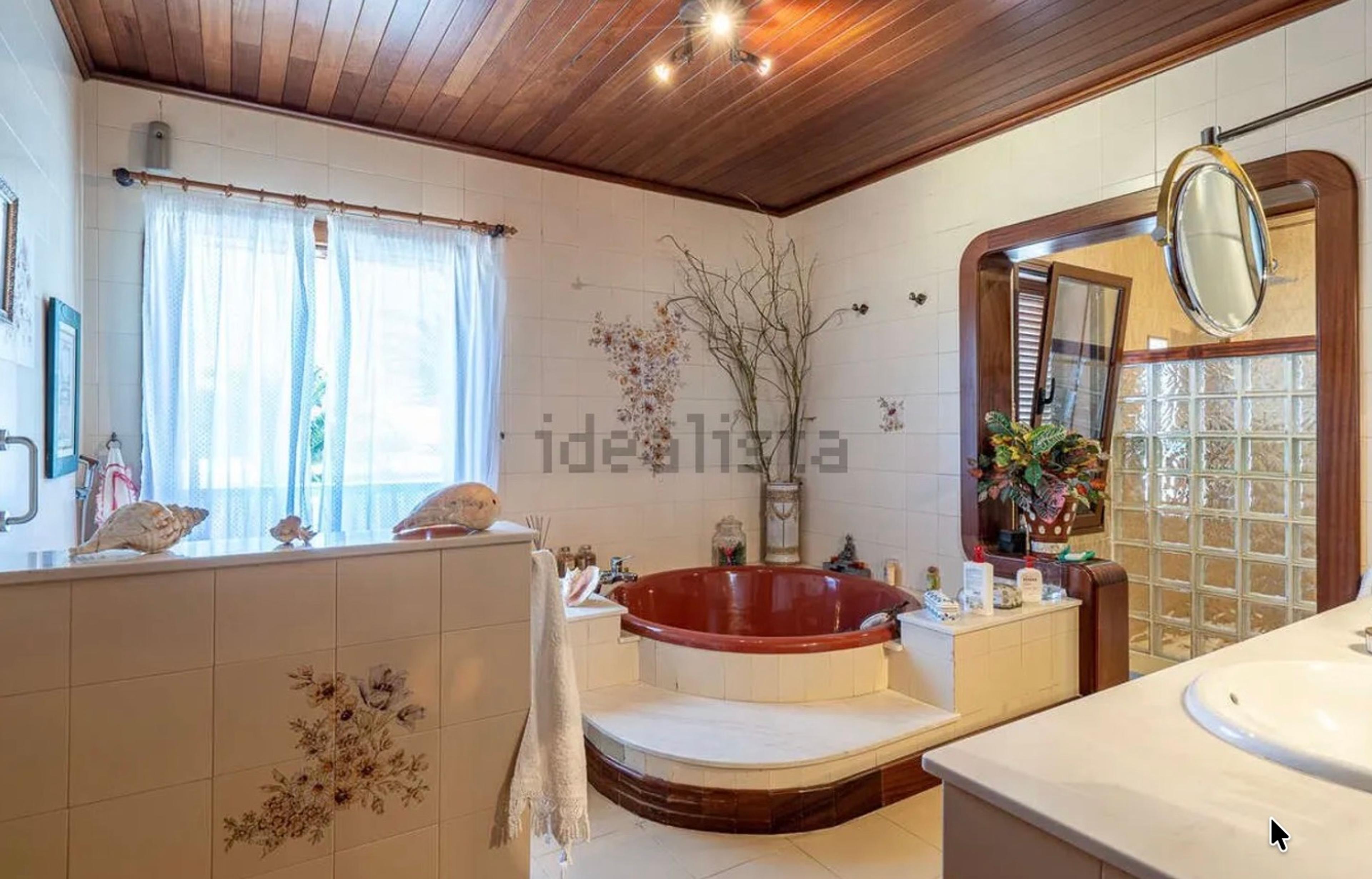 Detached Villa in El Cable-La Concha