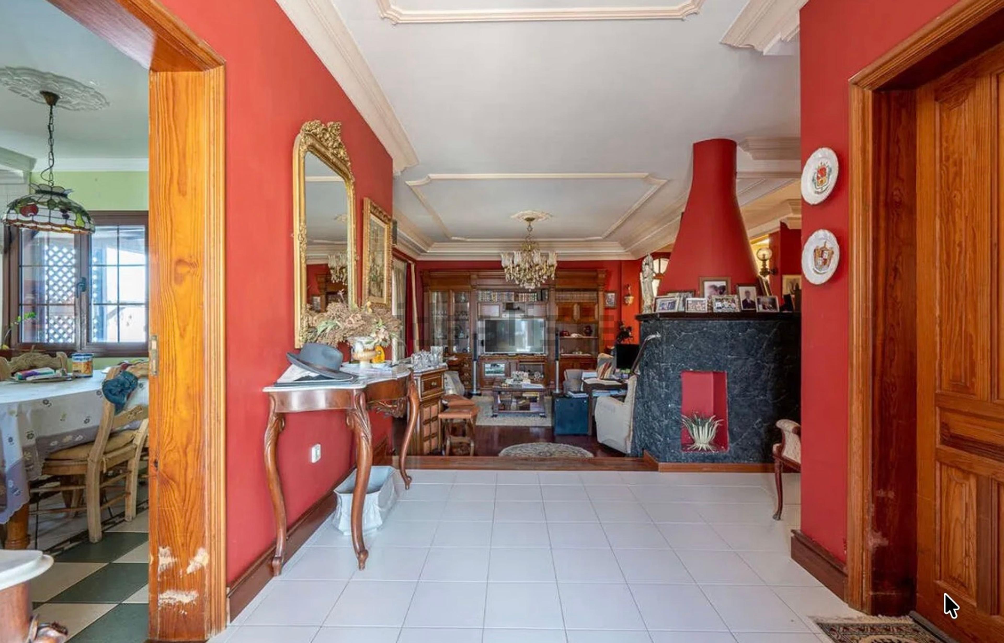 Detached Villa in El Cable-La Concha