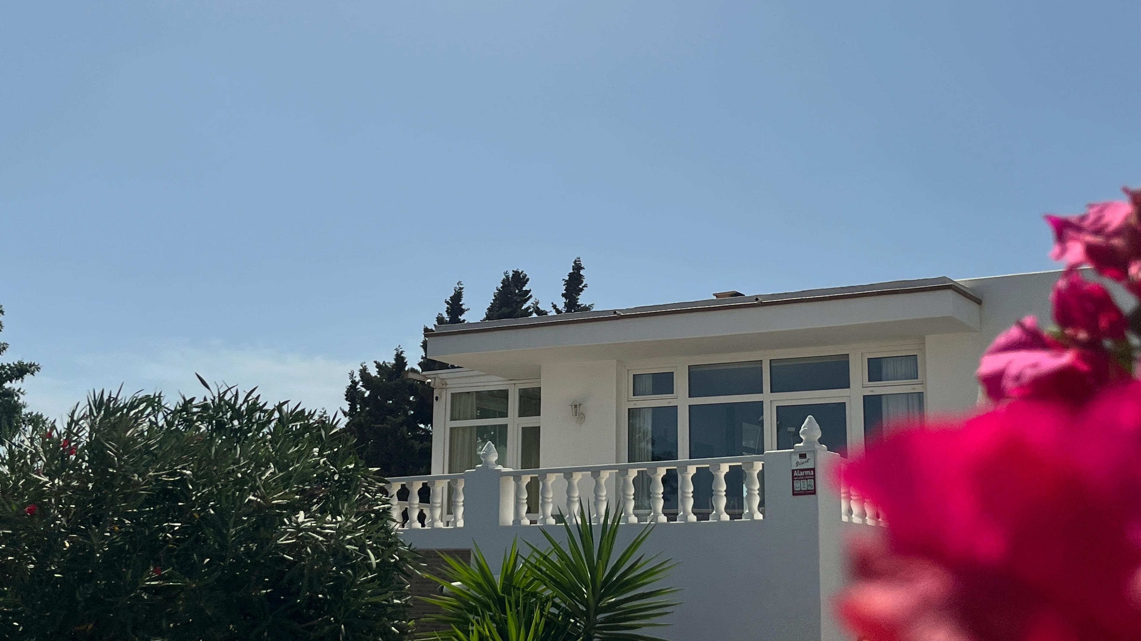 Country house with mature garden, Güime