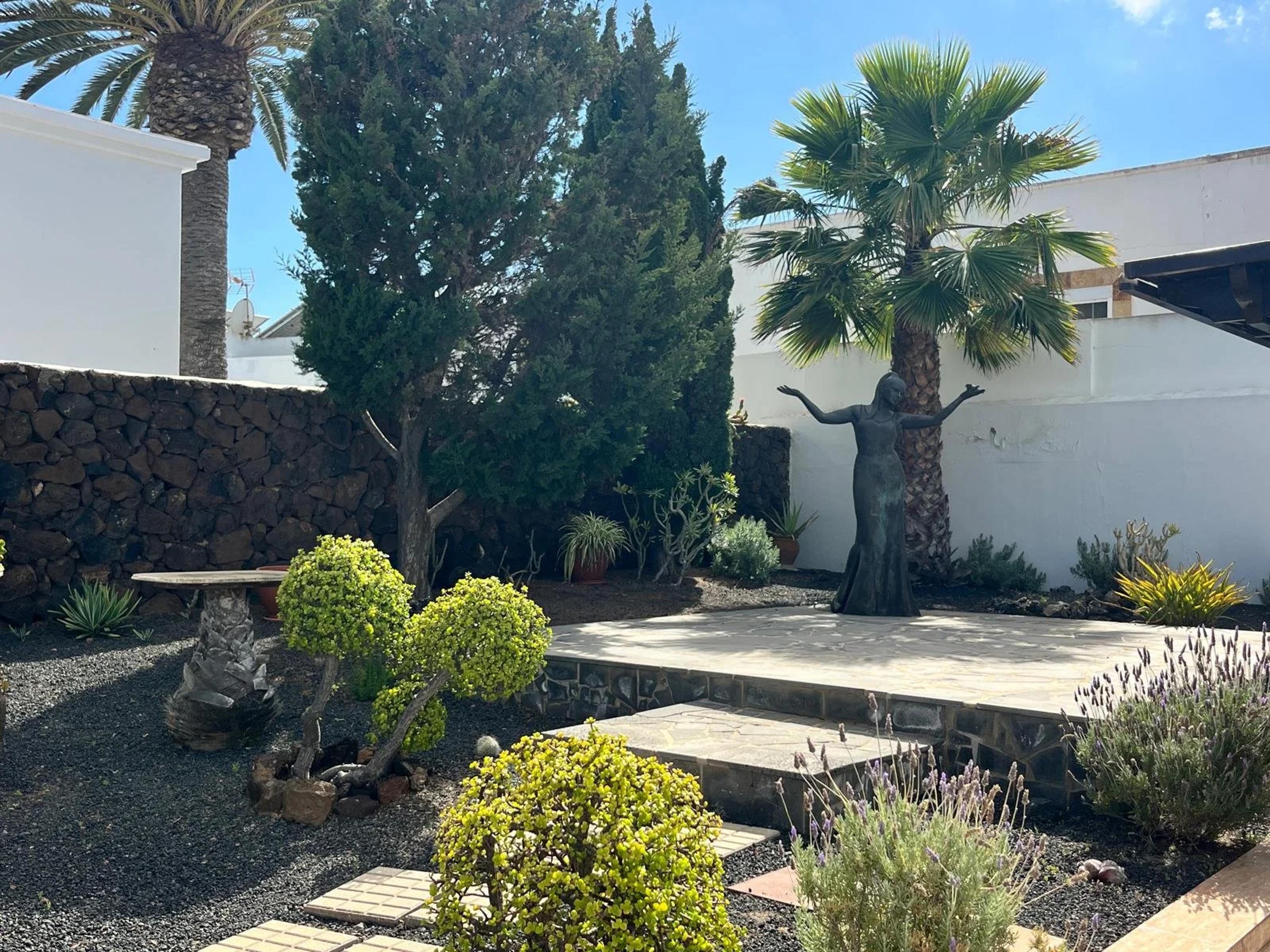 Country house with mature garden, Güime — Güime (21)