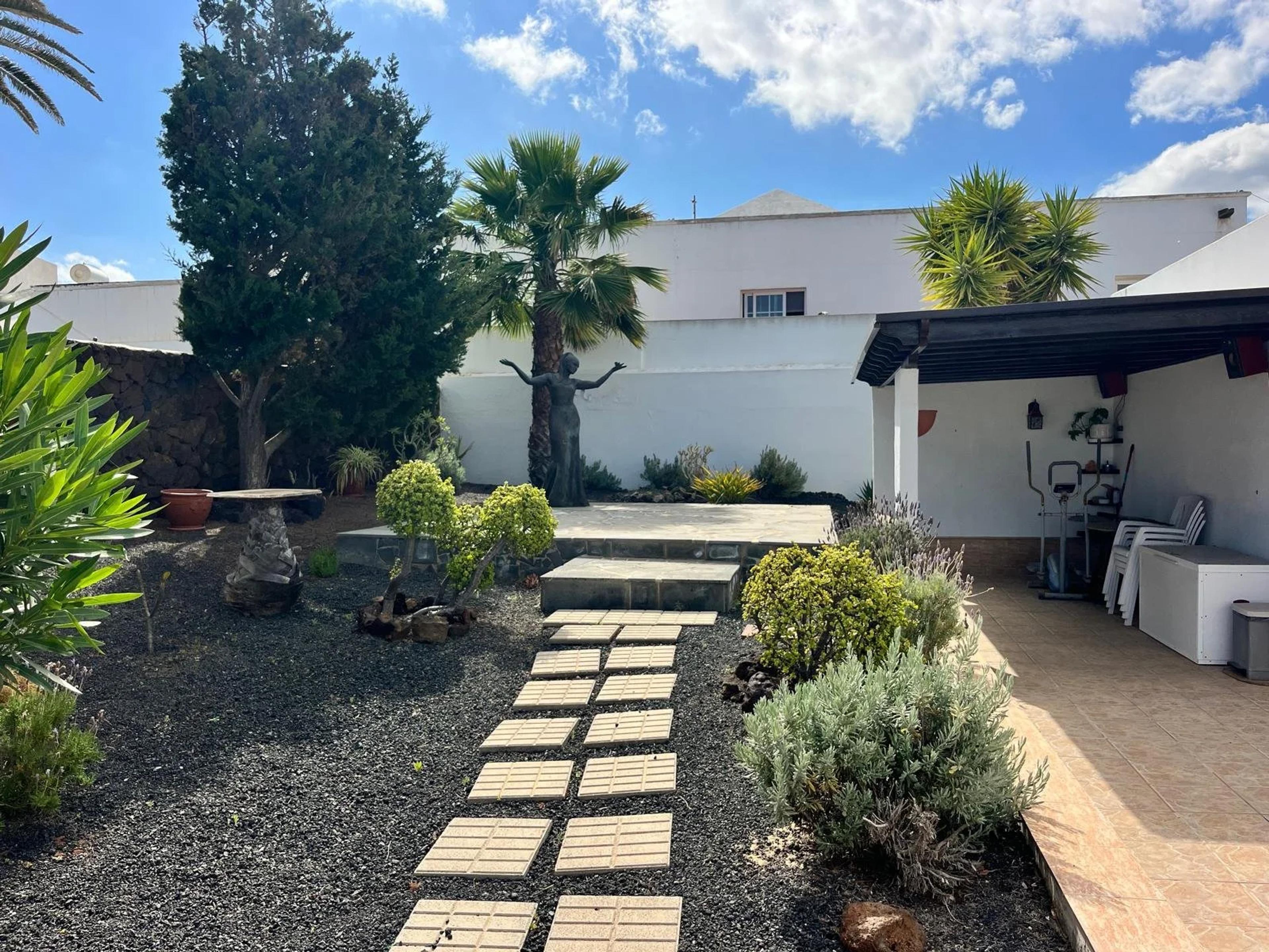 Country house with mature garden, Güime — Güime (23)