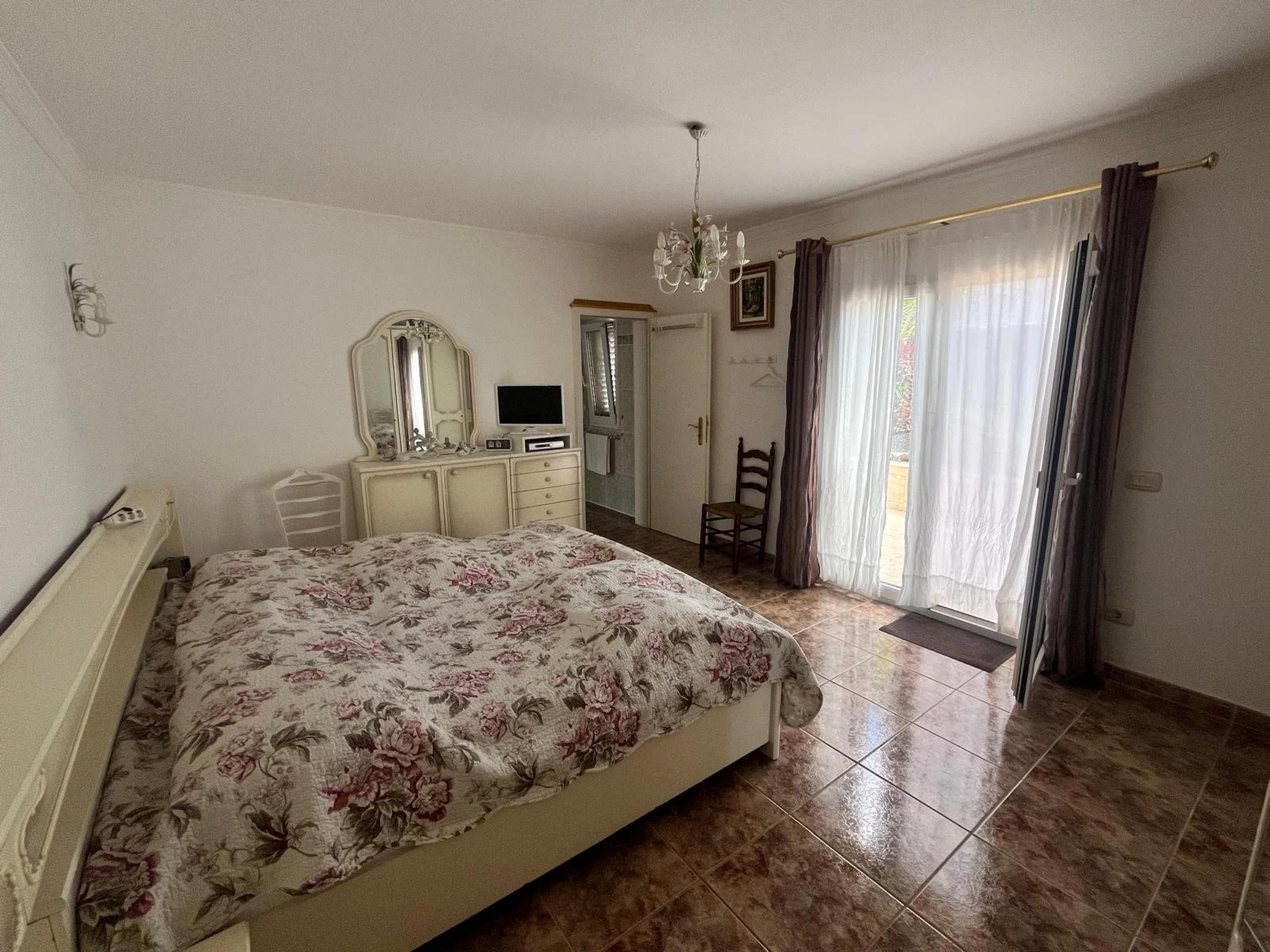 Country house with mature garden, Güime — Güime (16)
