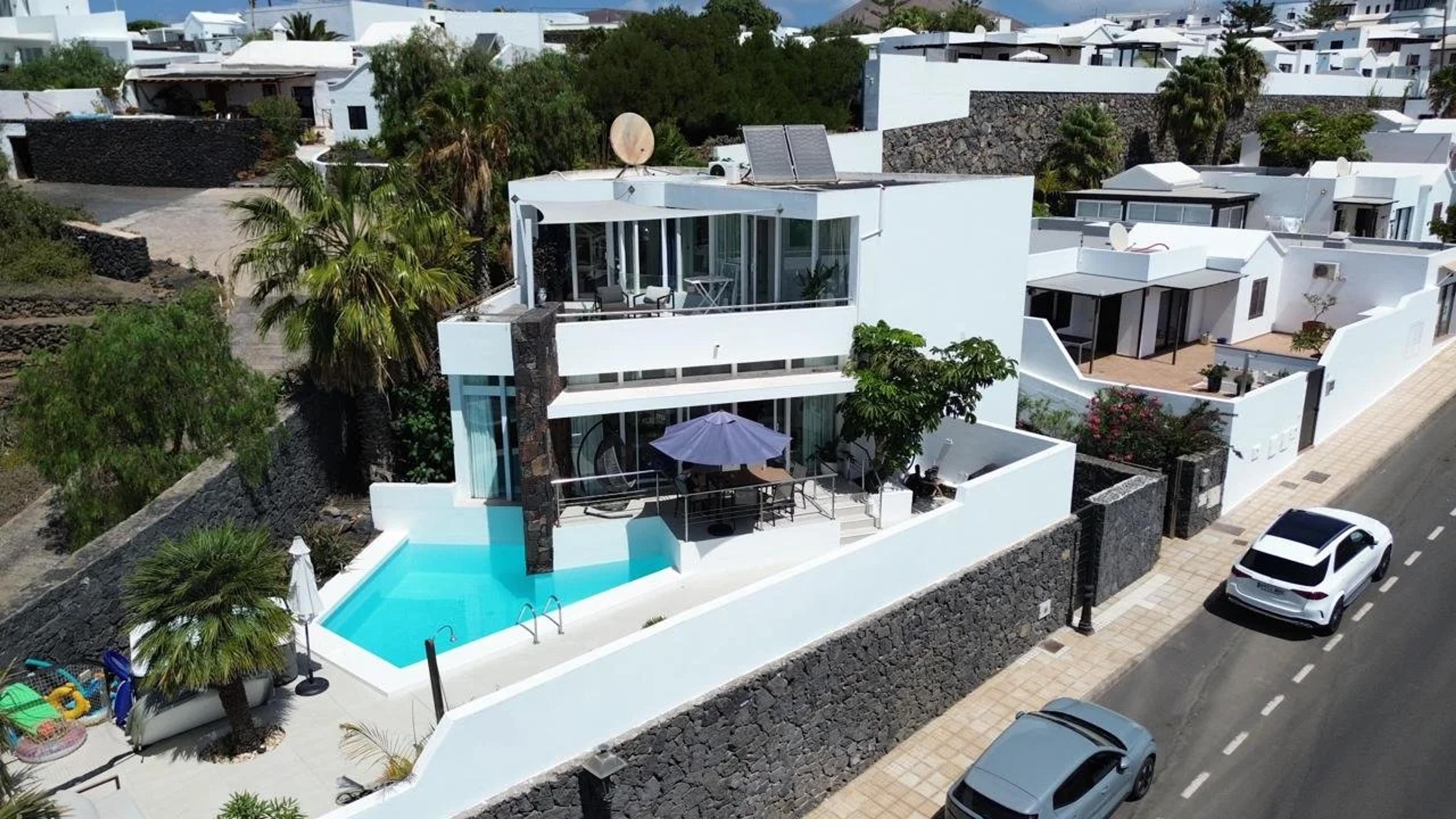 Architectural villa with Atlantic views, Tías — Tías (1)