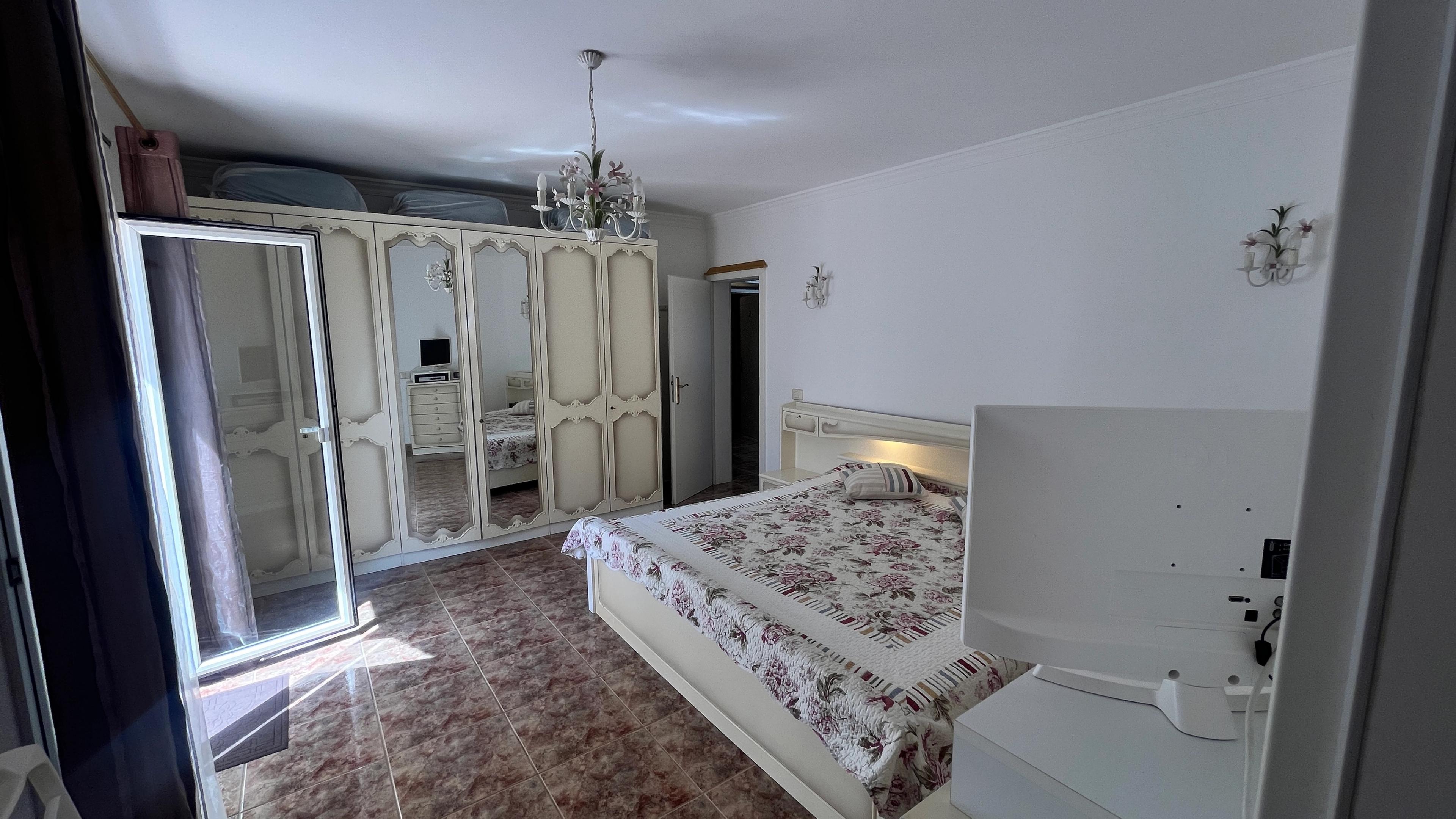 Country house with mature garden, Güime