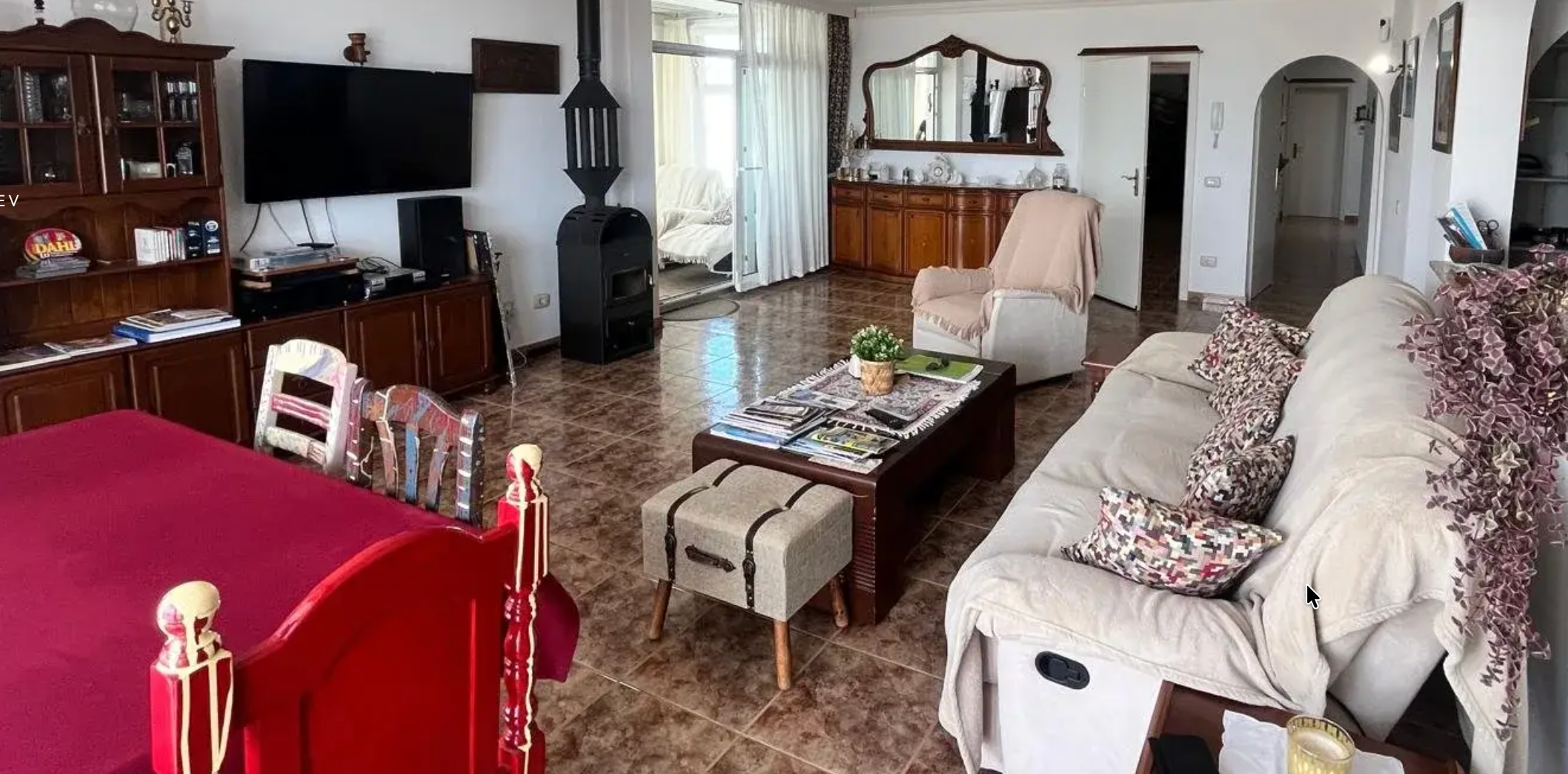 Country house with mature garden, Güime