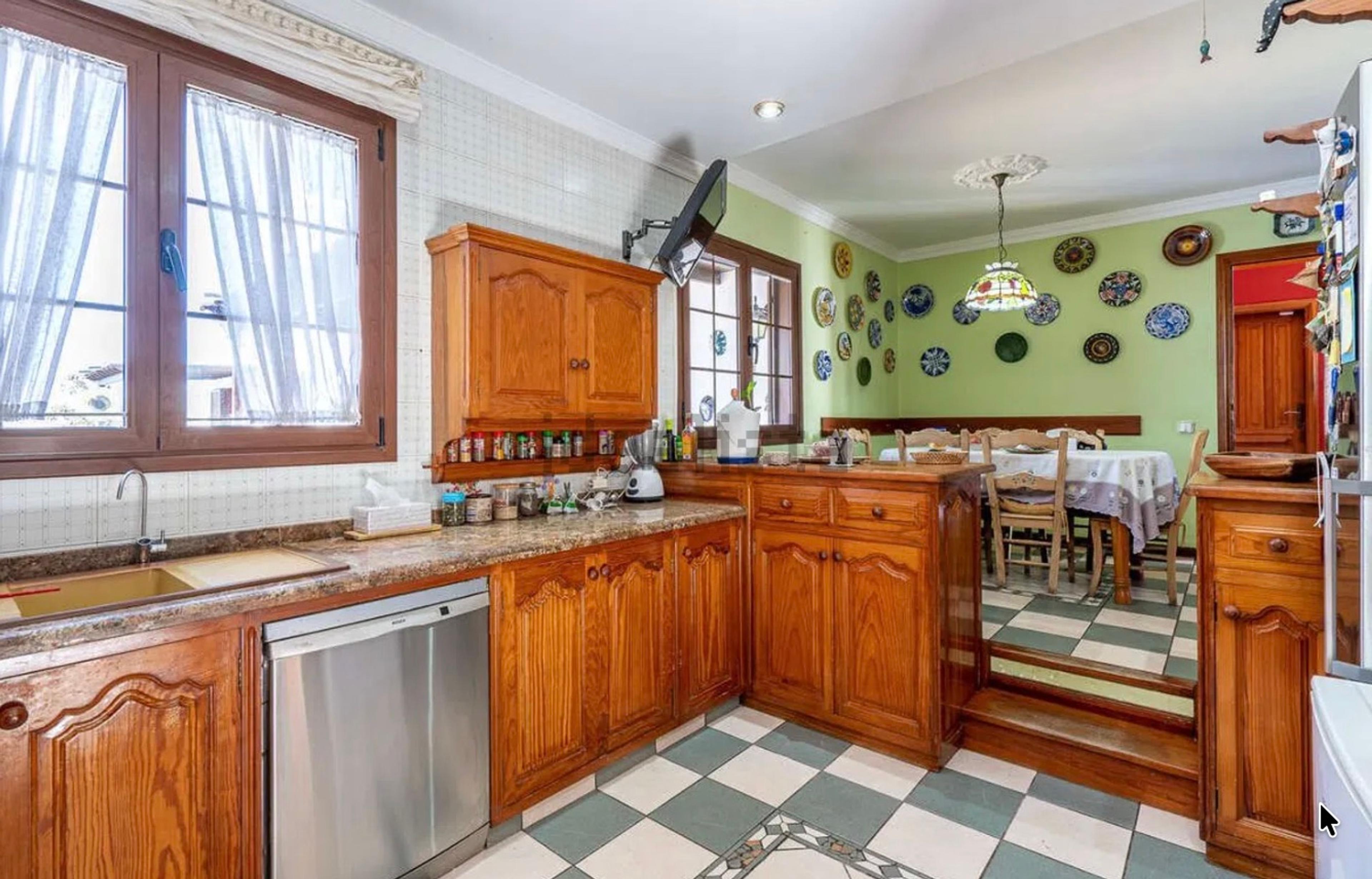 Detached Villa in El Cable-La Concha