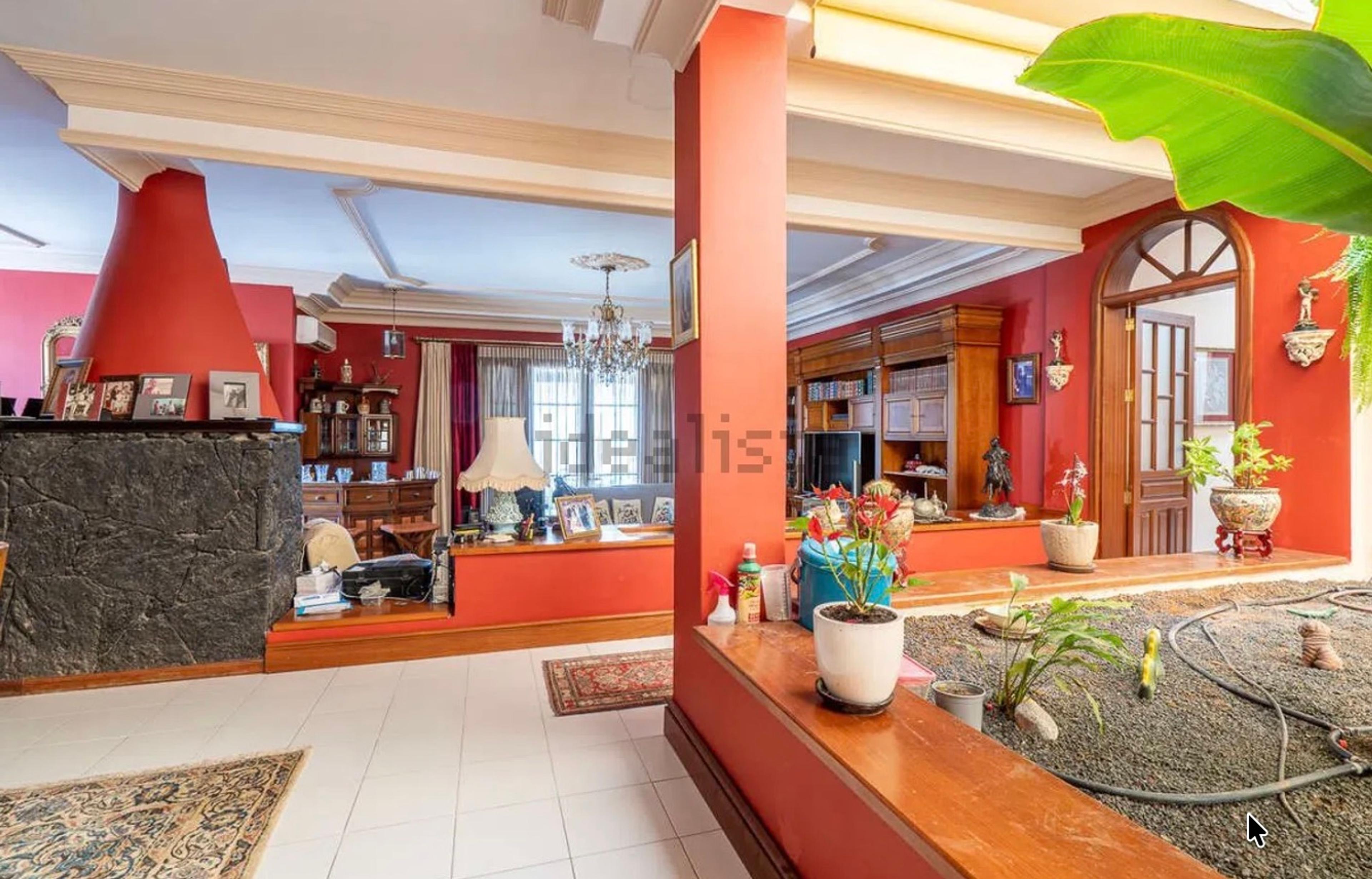Detached Villa in El Cable-La Concha