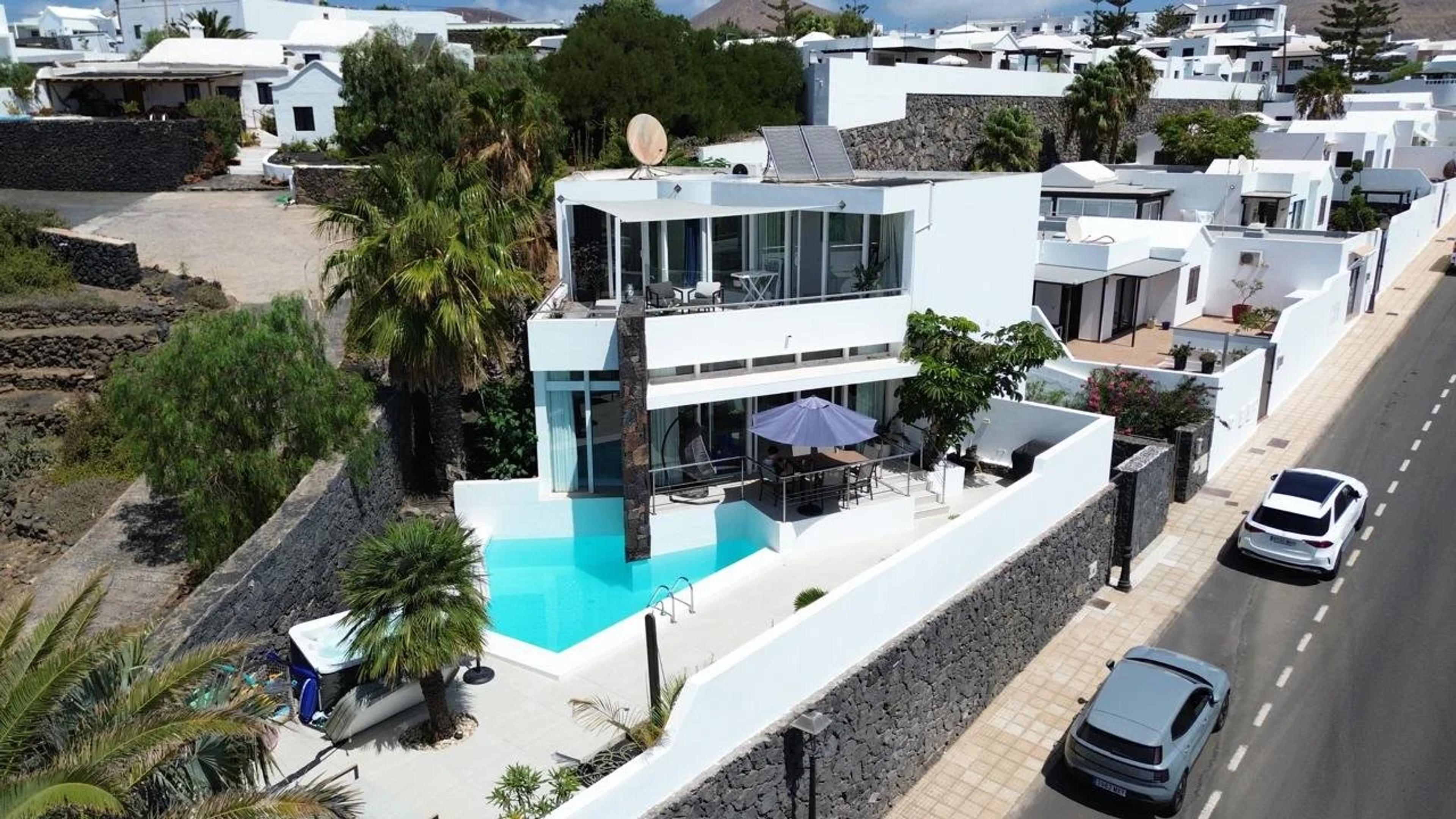 Architectural villa with Atlantic views, Tías — Tías (53)