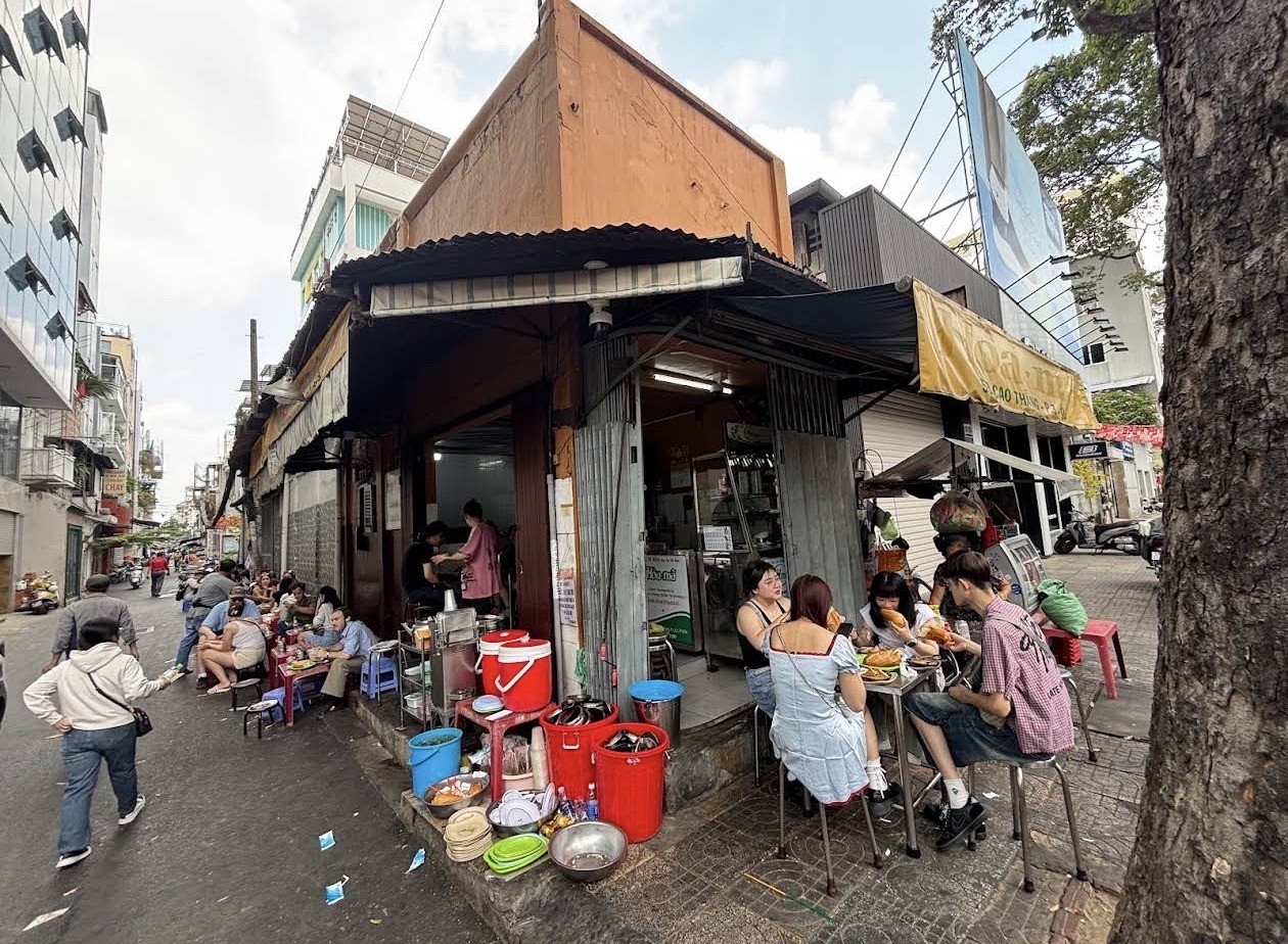 2026 胡志明市 Bánh Mì Hòa Mã 街頭早餐攻略 / Win Royal Spa 皇家越式按摩