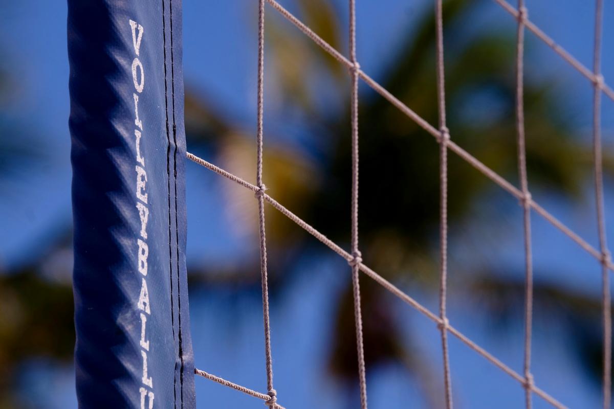 Portable versus permanent pickleball net systems compared for wholesale facility procurement