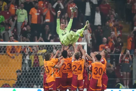 Bir galatasaray efsanesi...