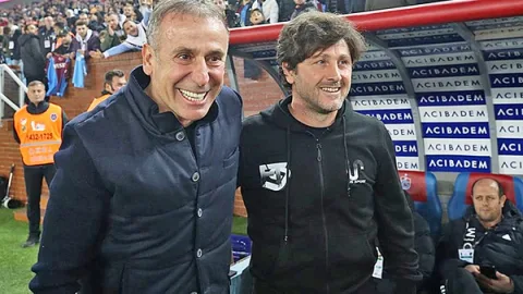 PES Oynar Gibi Yönetmek!