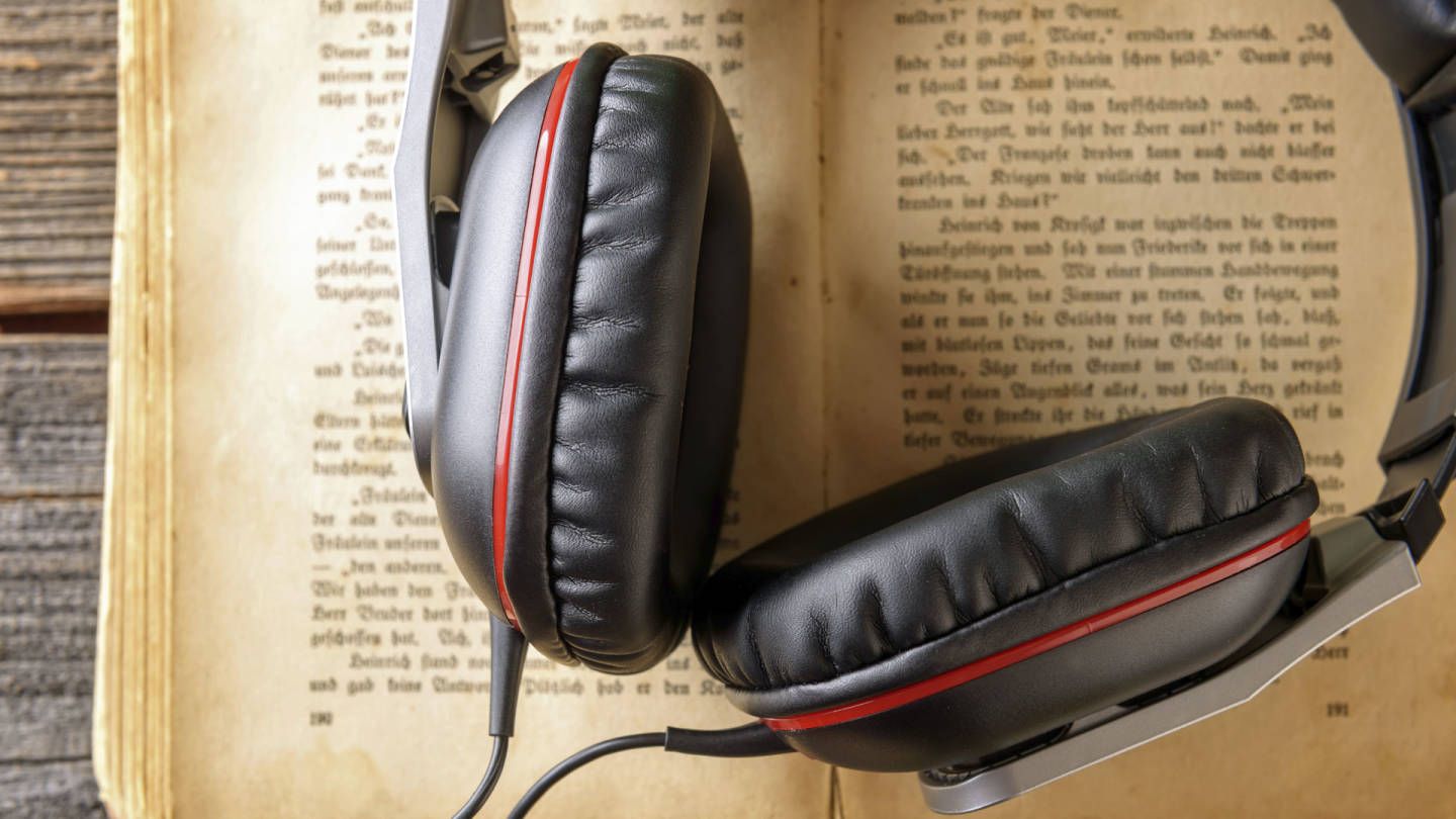 Image. The Power of Simultaneous Reading and Listening: Enhancing Your Experience with Audiobooks