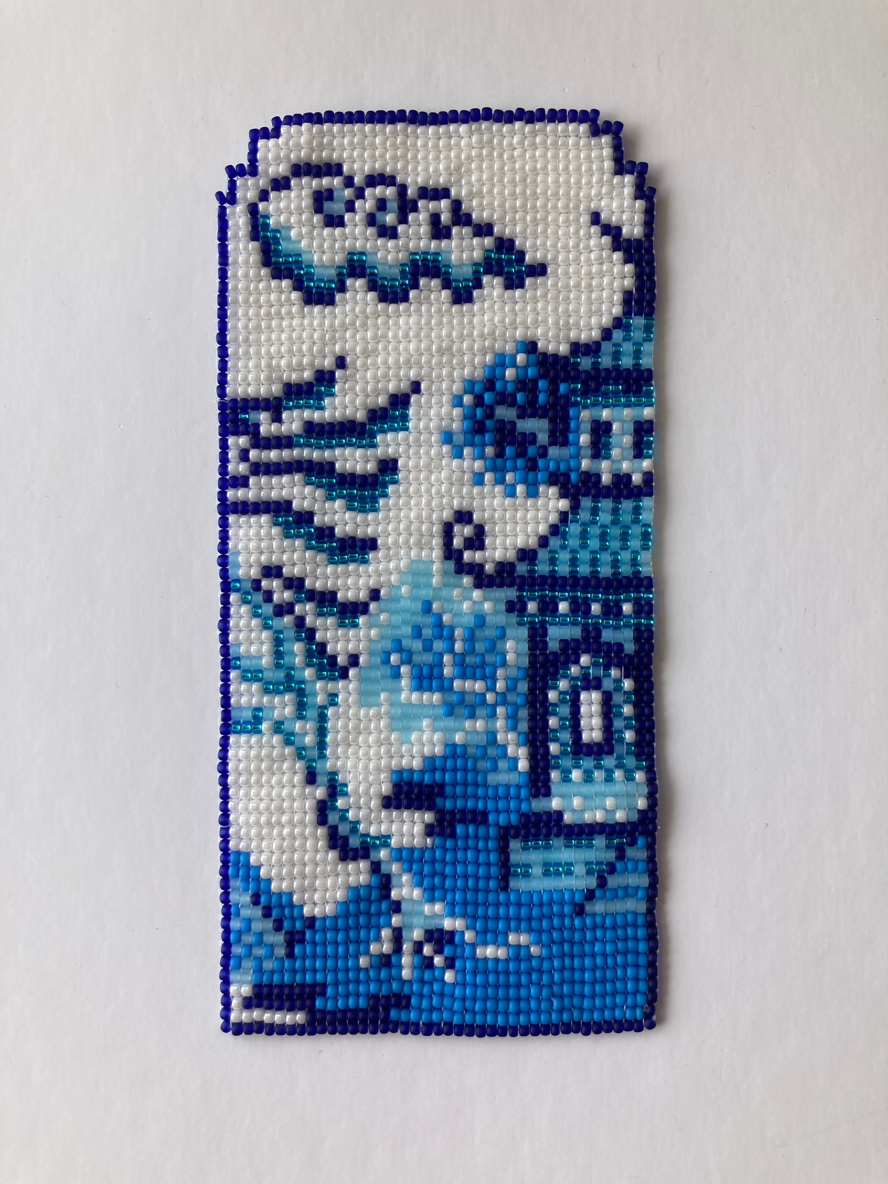 Beadwork in shades of blue and white, of a Chinese willow pattern.