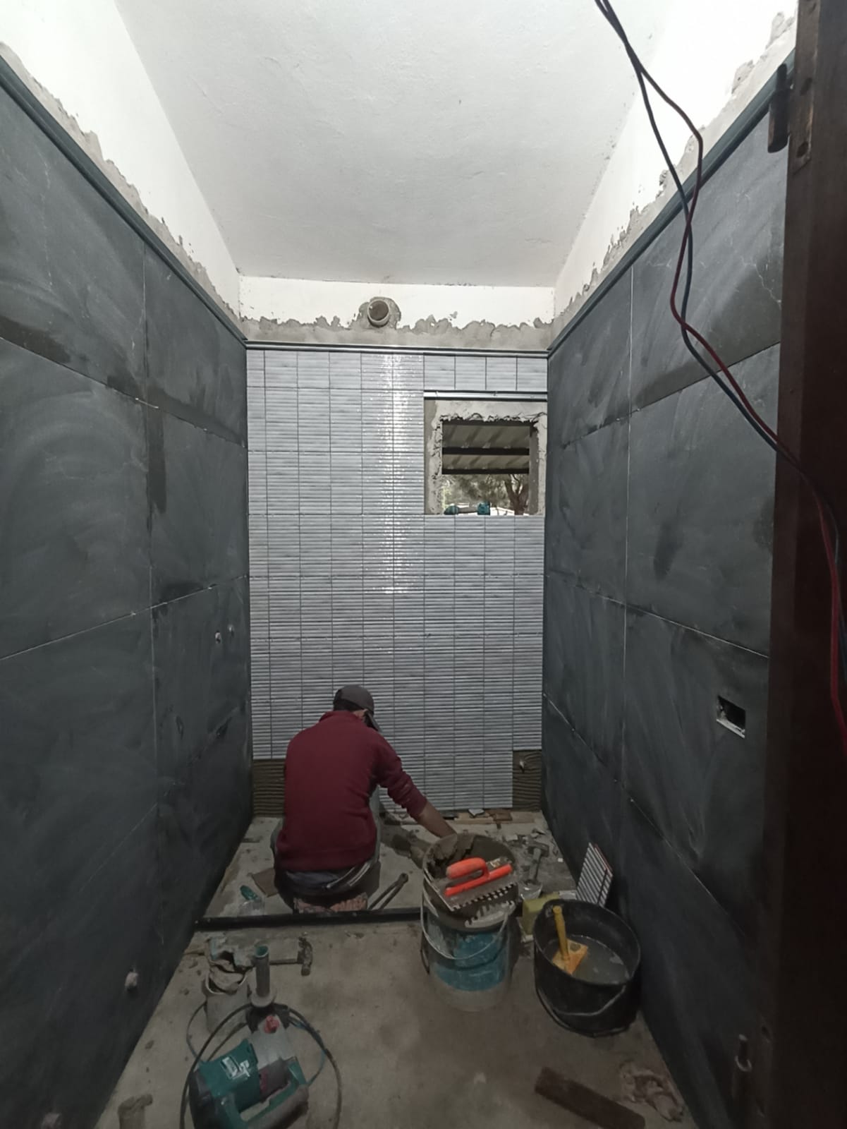 Fase construcción revestimiento baño
