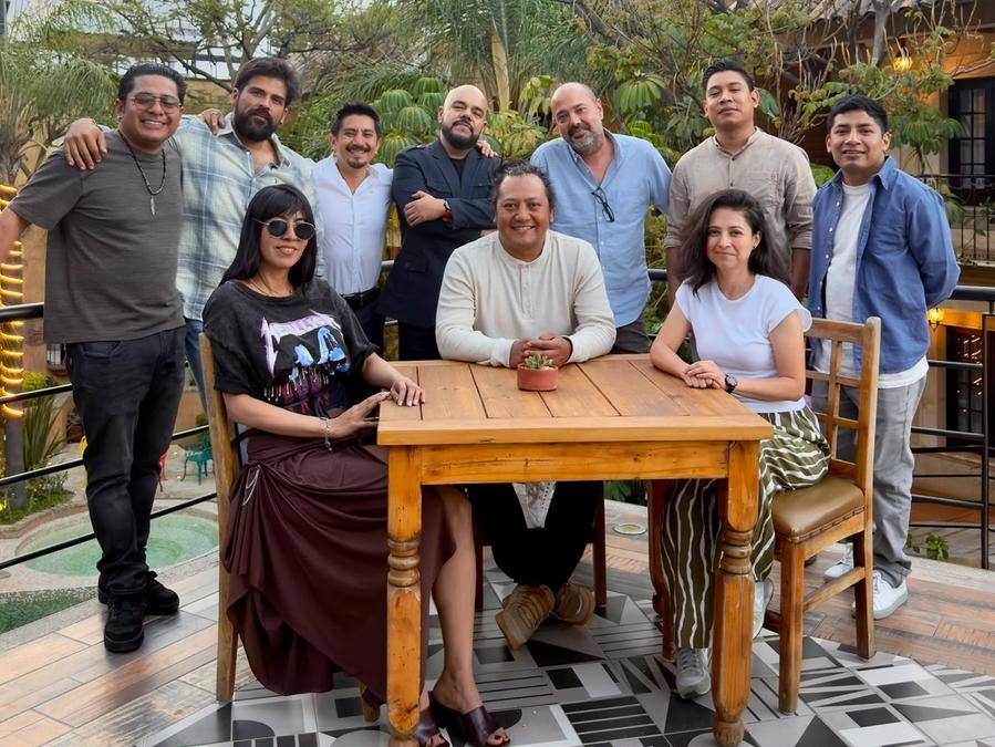 Salas x Casa de Adobe y Hook Blue