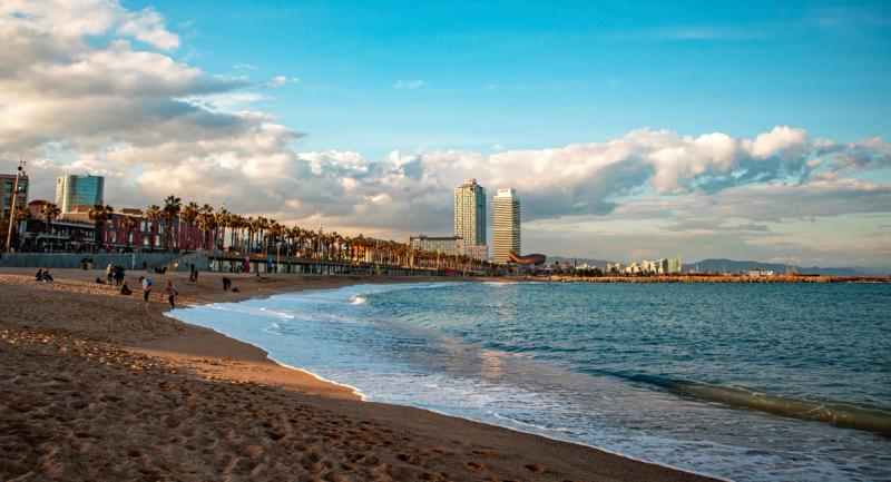 Best Beaches Near Barcelona for Families – 2026 Guide