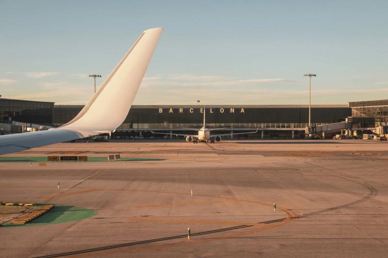 Best Beaches Near Barcelona Airport – 2026 Guide