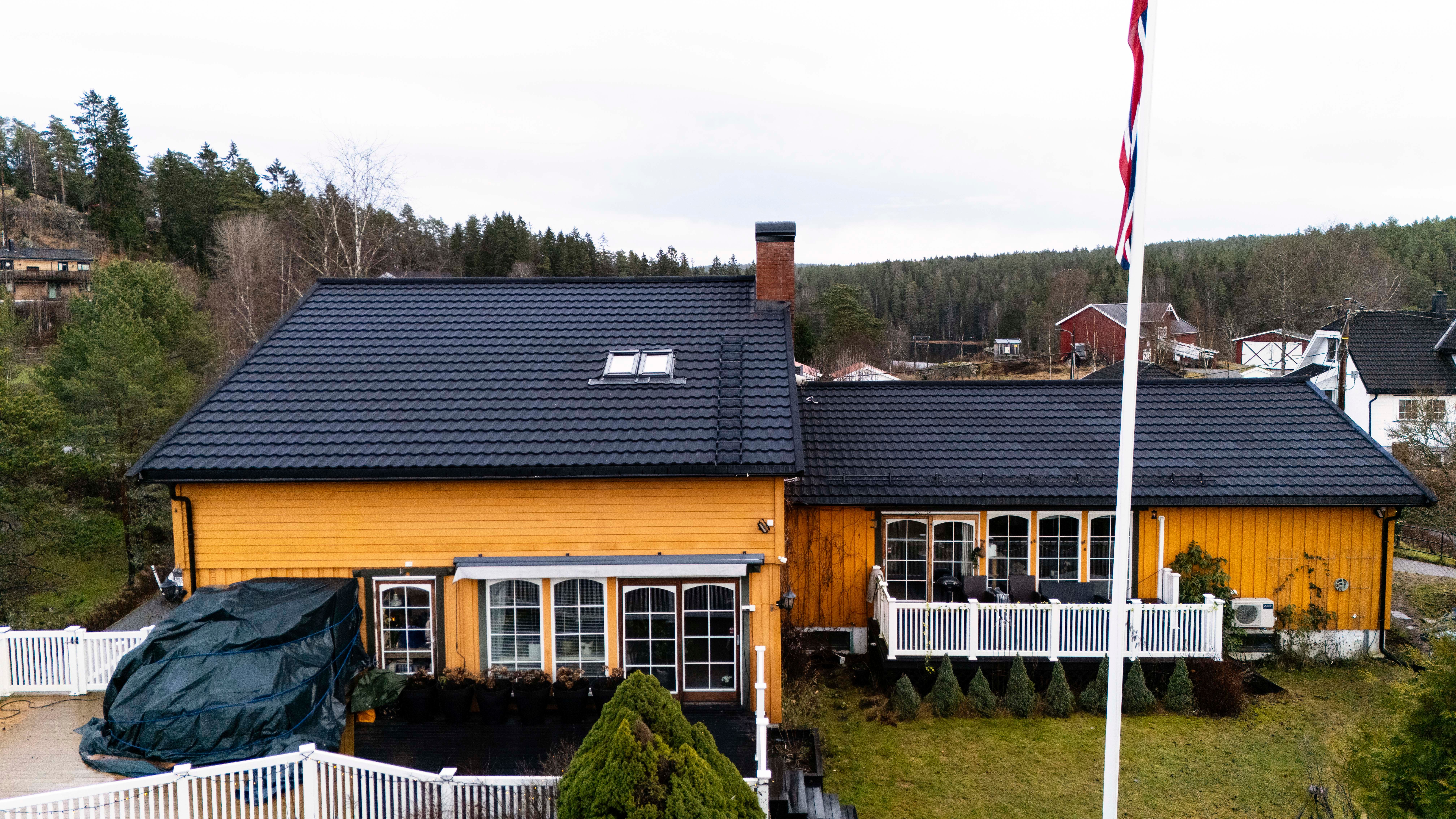 Nytt tak med sorte taksten utført av Takbytte