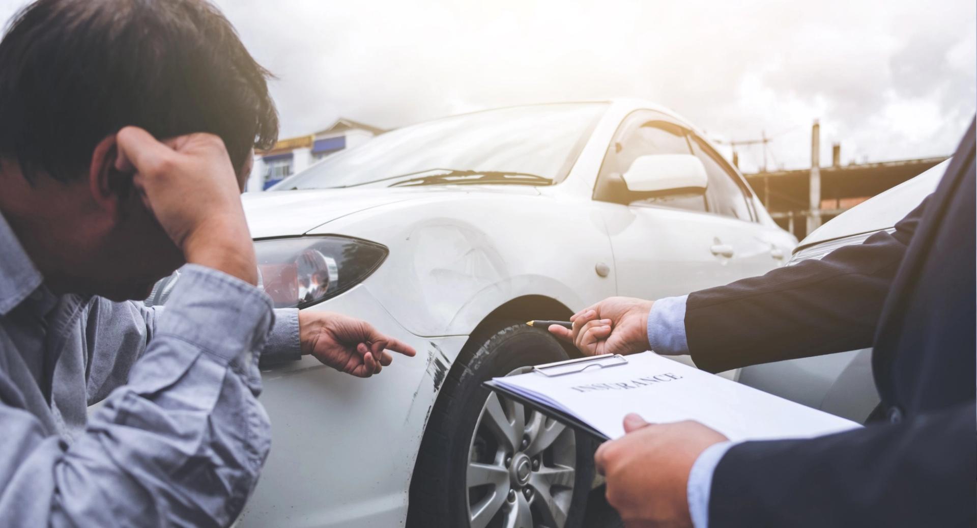 How to Deal With an Insurance Adjuster After a Car Accident