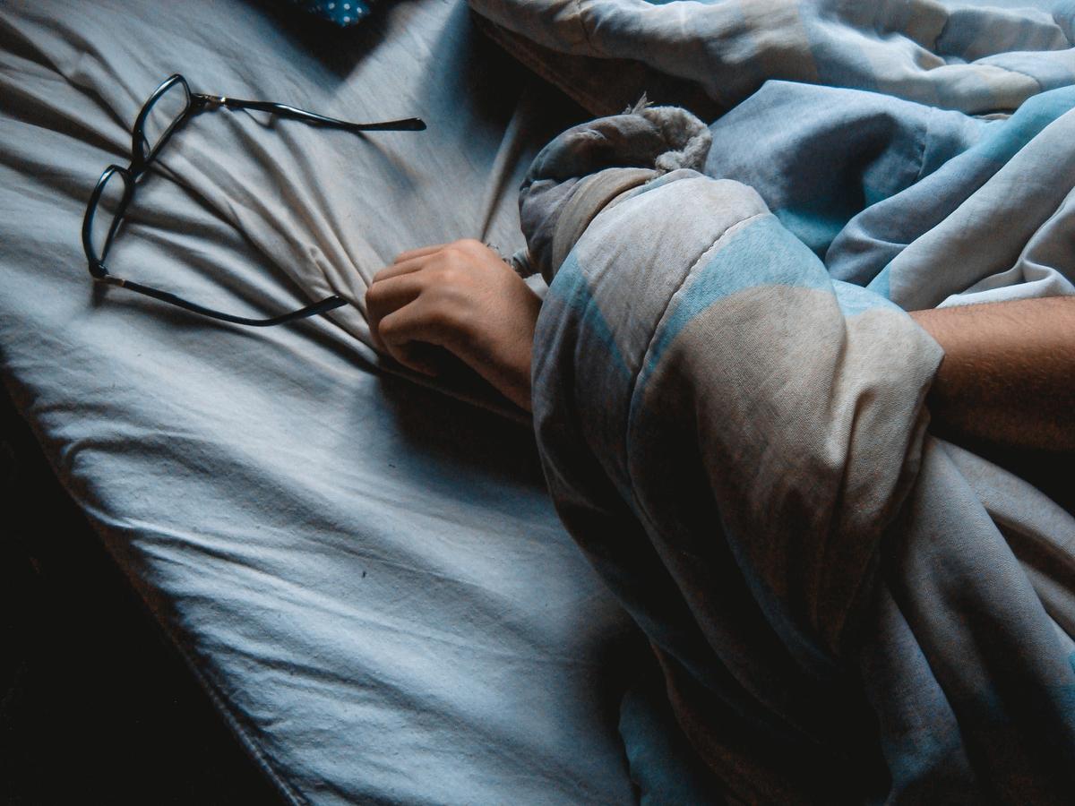 背中が痛くて寝れない眠れない