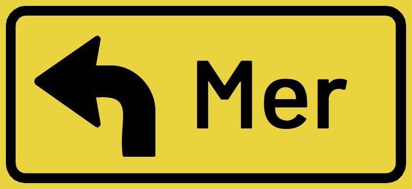 Et avkjørselsskilt med teksten "Mer".