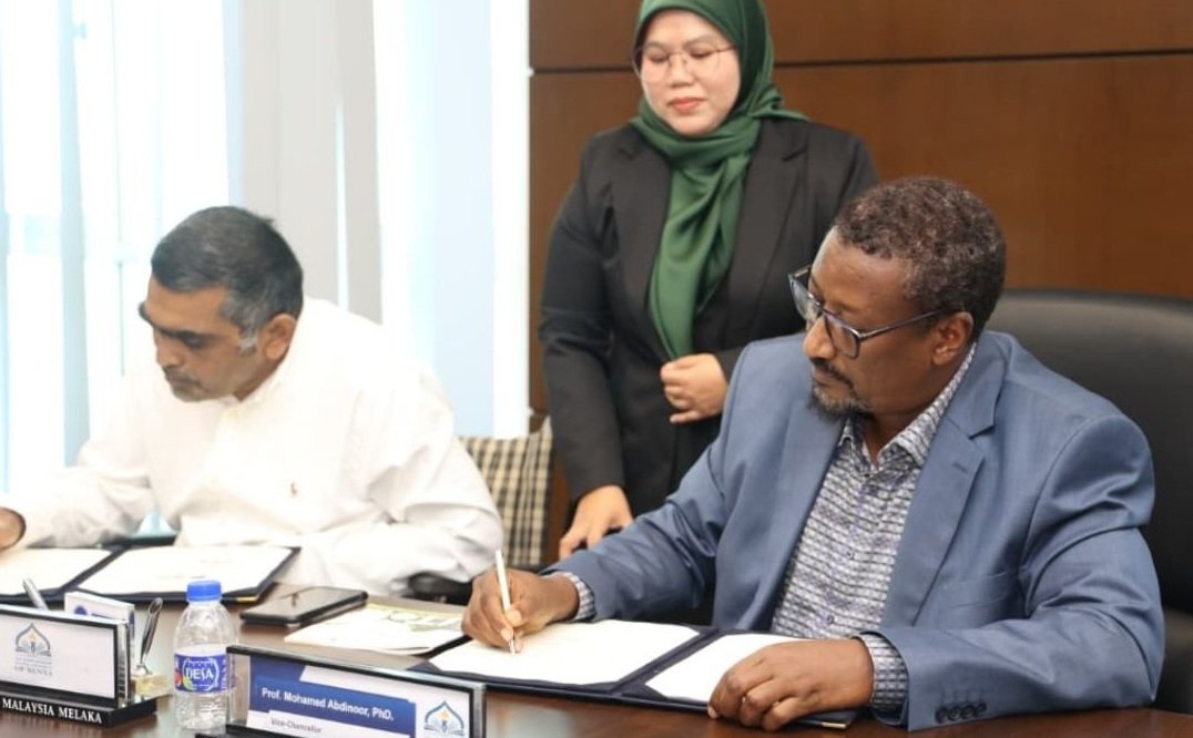 Signing the academic partnership between Islamic University of Kenya and Universiti Teknikal Malaysia Melaka (UTeM)