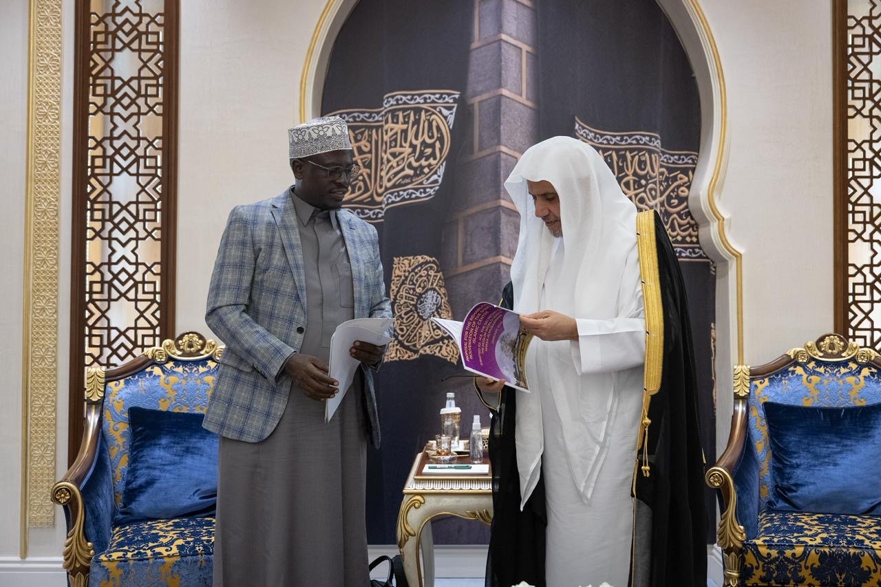Supkem chairman Hassan Ole Naado (left) exchanging documents with Sheikh Mohamed al Issa