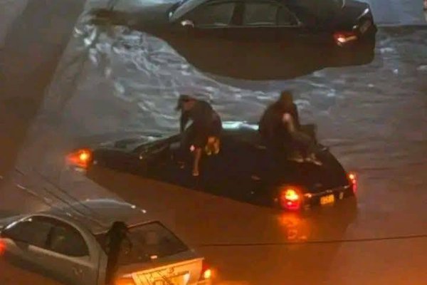 Ten people die as Nairobi is marooned in floods