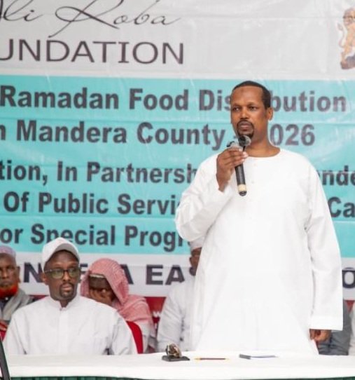Ali Roba addresing Mandera resident during a public engagement programme