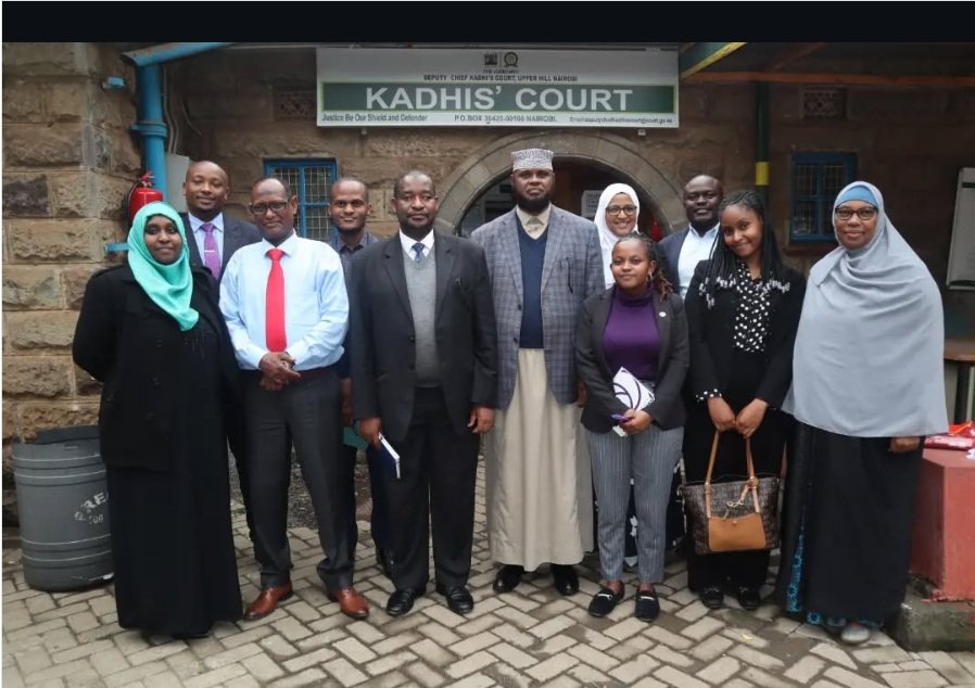 The Deputy Chief Kadhi Sheikh Sukyan Hassan Omar with members of the Nairobi Kadhis’ Court Bar-Bench Committee