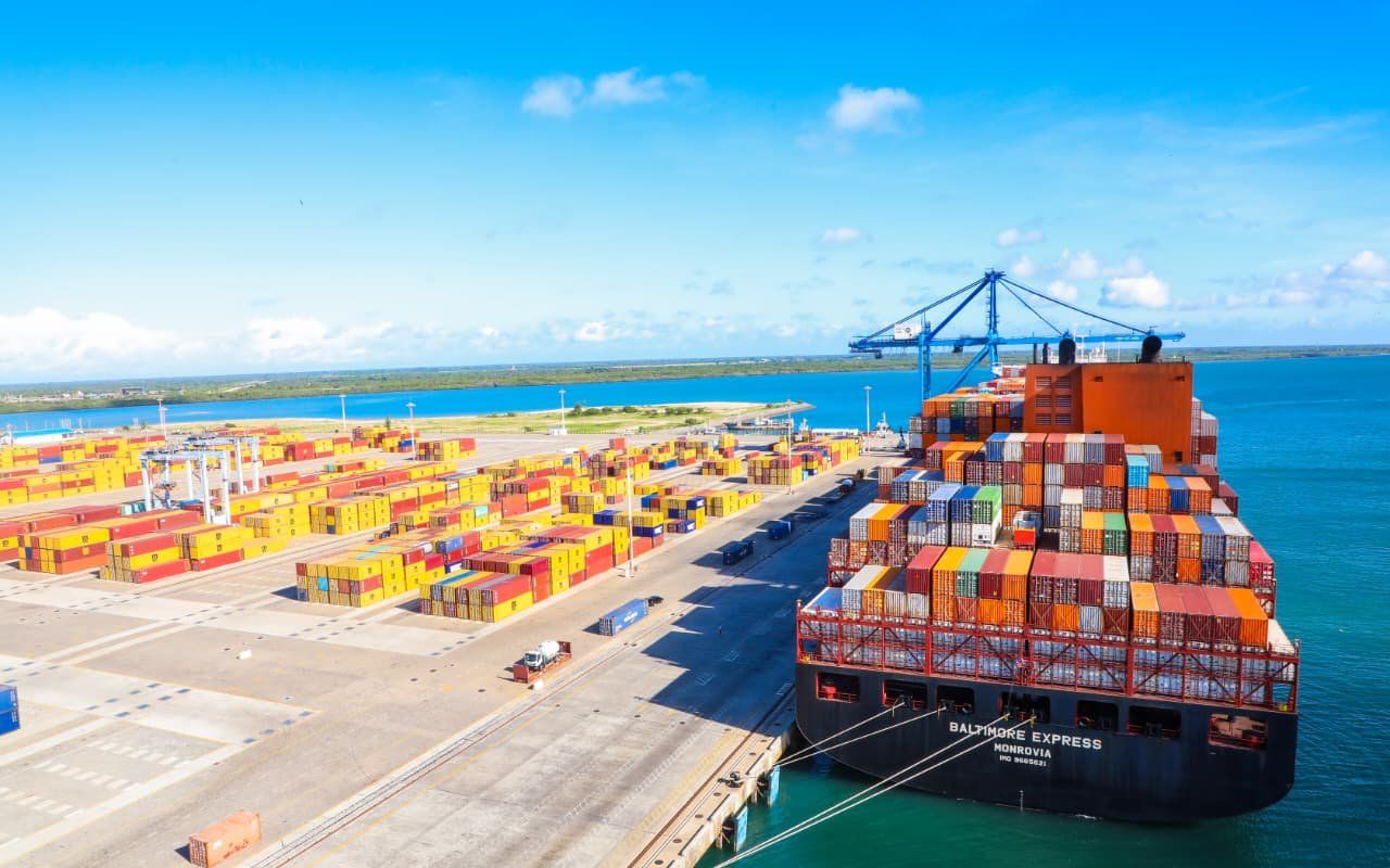 Lamu Port sets record in East and Central Africa as largest vessel docks 