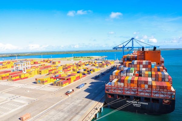 Lamu Port sets record in East and Central Africa as largest vessel docks