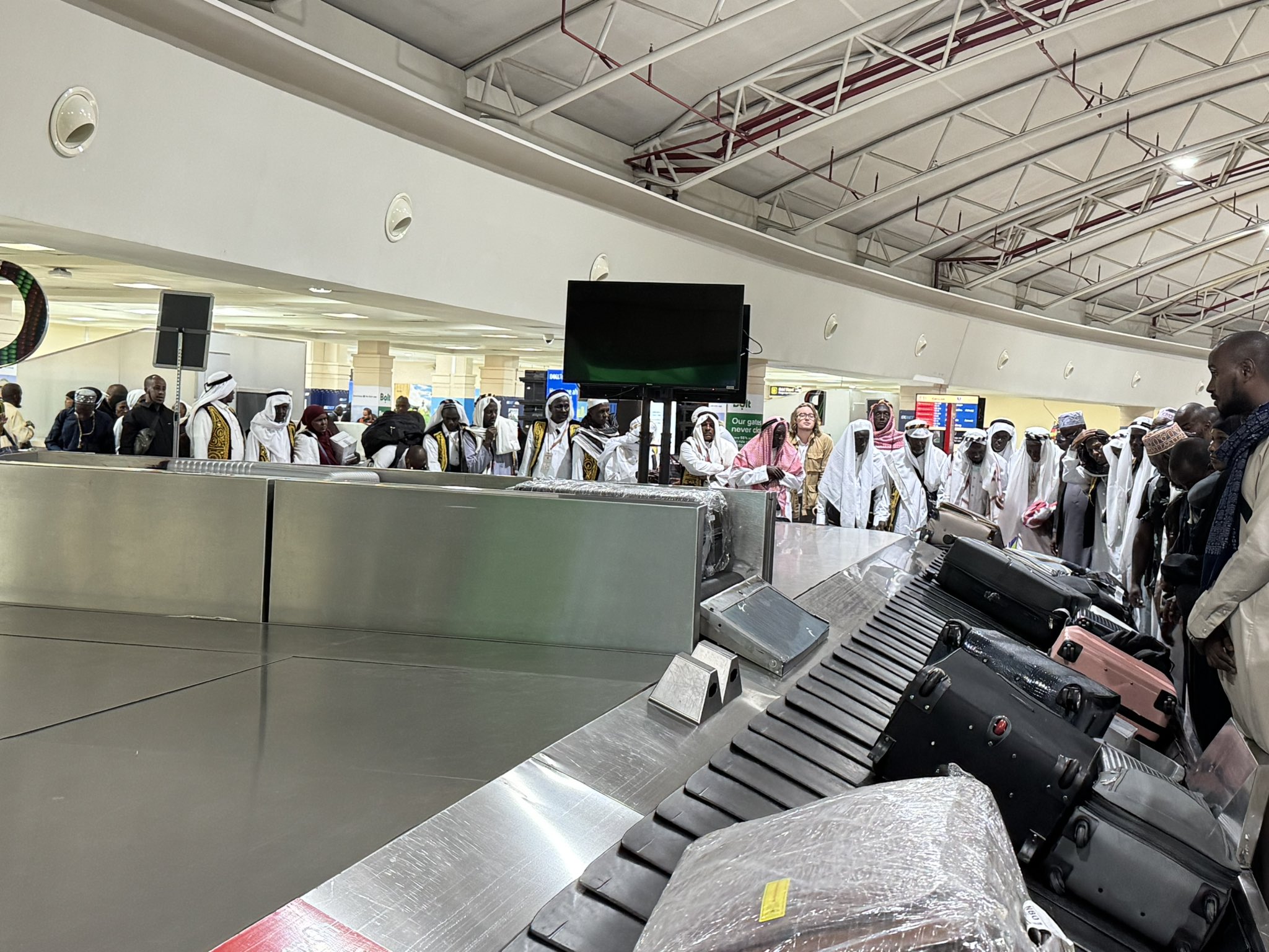 Pilgrims decry prolonged baggage delays at JKIA after hajj return